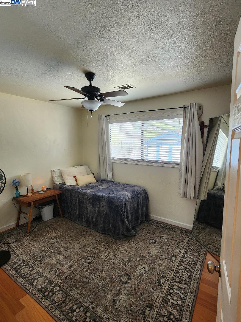 Detail Gallery Image 7 of 11 For 406 Elm, Manteca,  CA 95336 - 3 Beds | 1 Baths