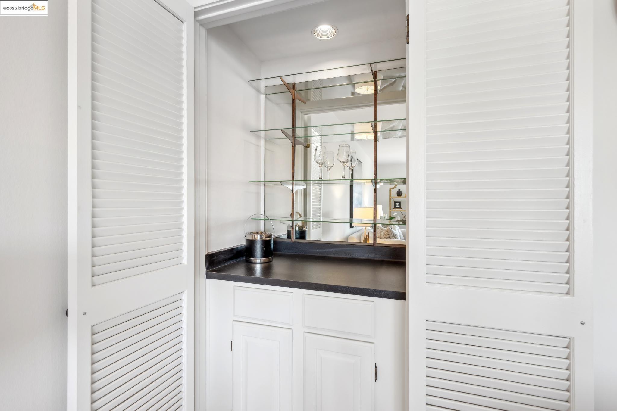Detail Gallery Image 15 of 56 For 742 Wesley Way 3e,  Oakland,  CA 94610 - 2 Beds | 2 Baths