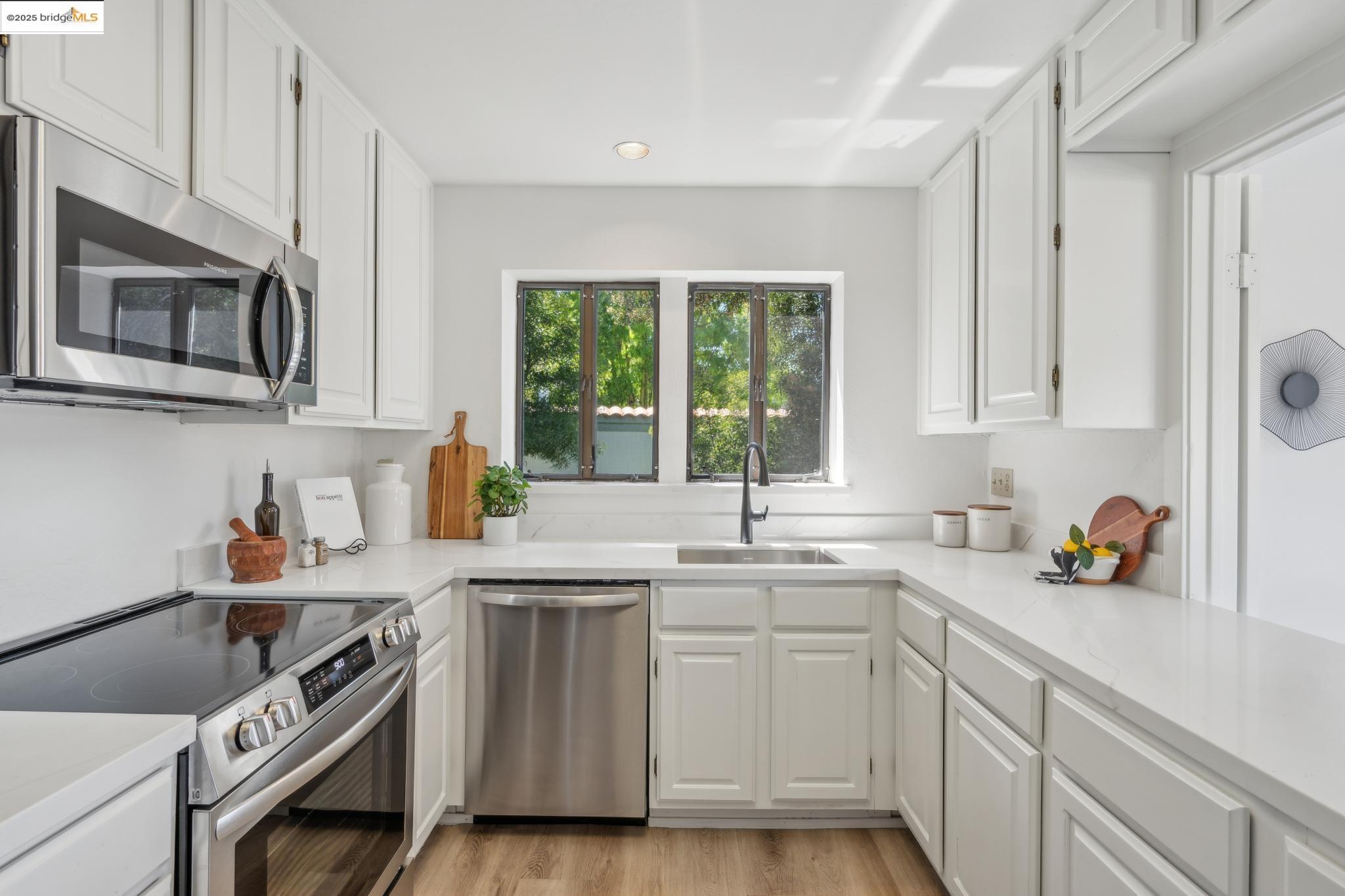 Detail Gallery Image 25 of 56 For 742 Wesley Way 3e,  Oakland,  CA 94610 - 2 Beds | 2 Baths