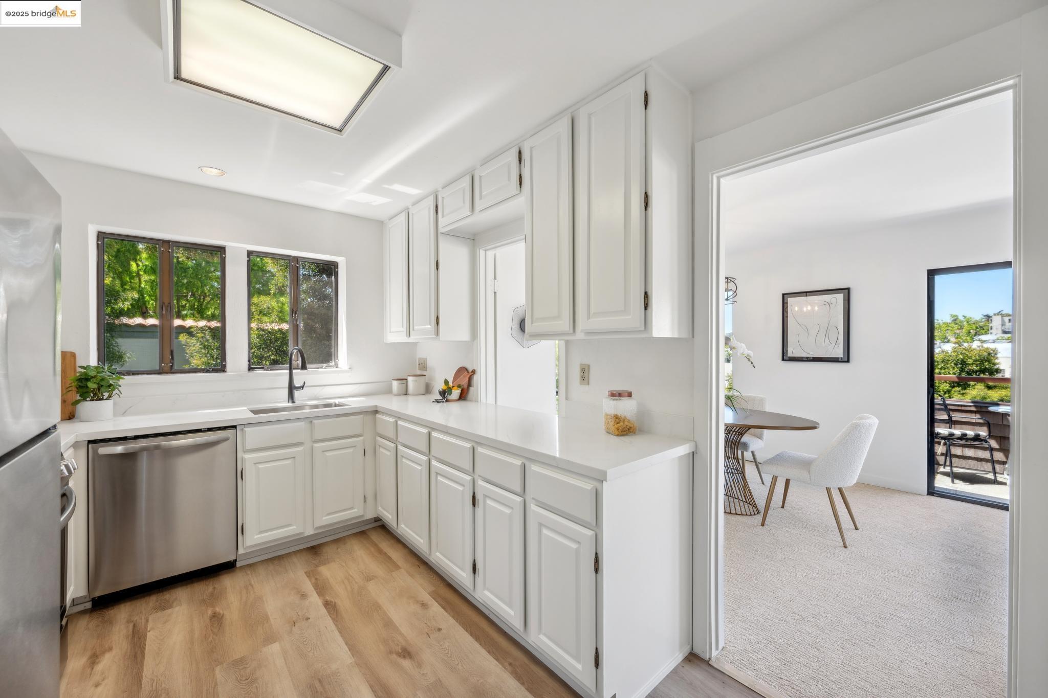 Detail Gallery Image 26 of 56 For 742 Wesley Way 3e,  Oakland,  CA 94610 - 2 Beds | 2 Baths