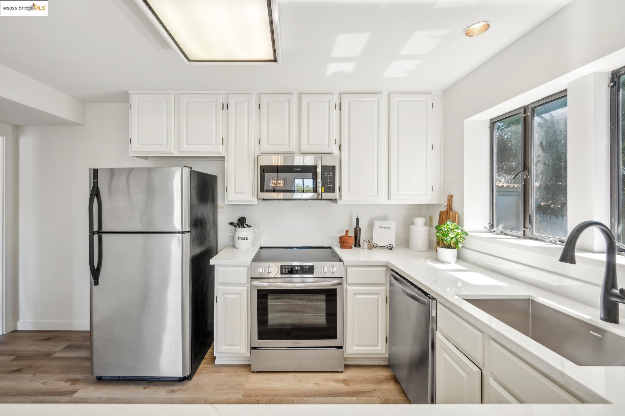 Detail Gallery Image 29 of 56 For 742 Wesley Way 3e,  Oakland,  CA 94610 - 2 Beds | 2 Baths