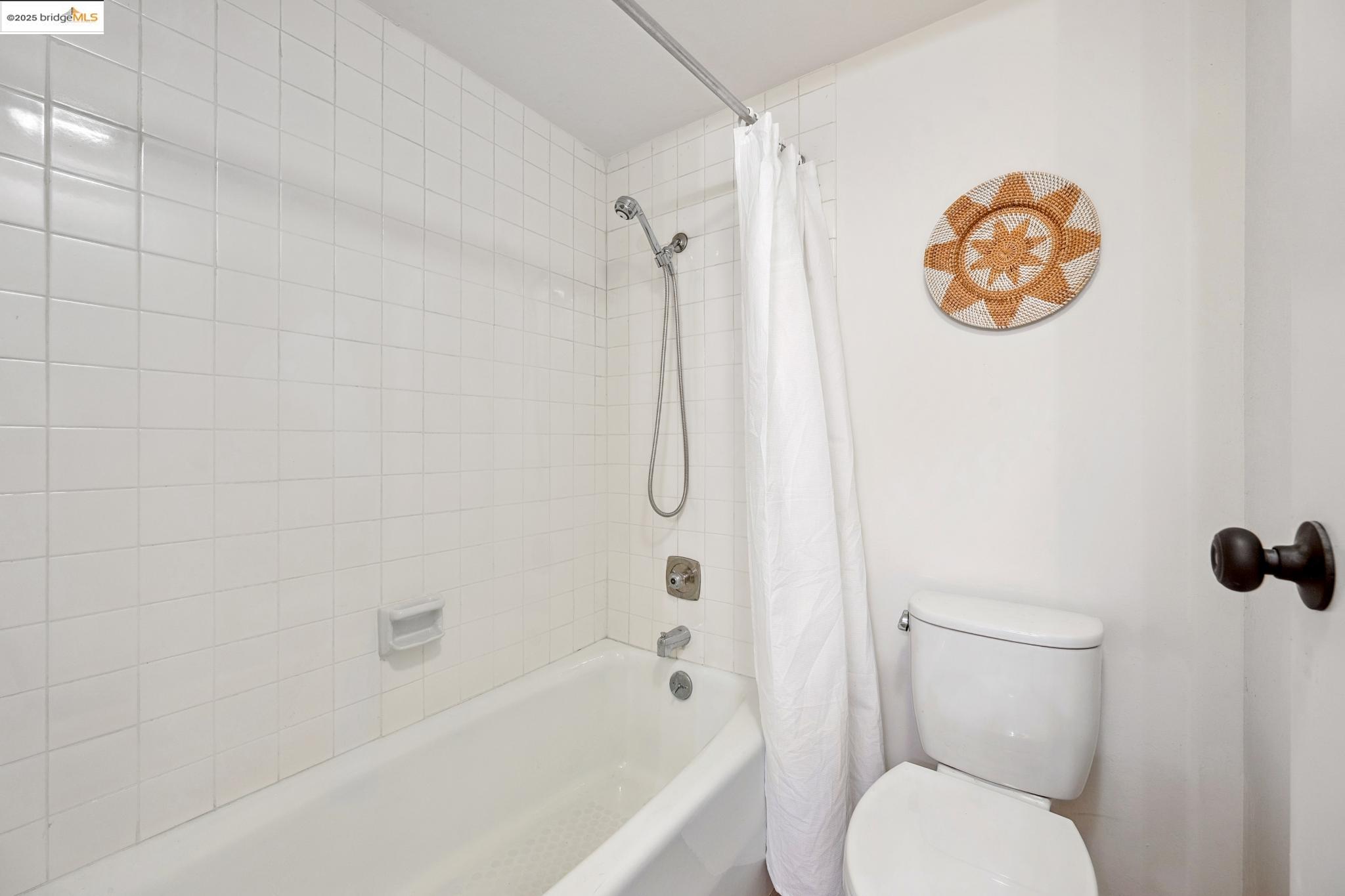 Detail Gallery Image 47 of 56 For 742 Wesley Way 3e,  Oakland,  CA 94610 - 2 Beds | 2 Baths