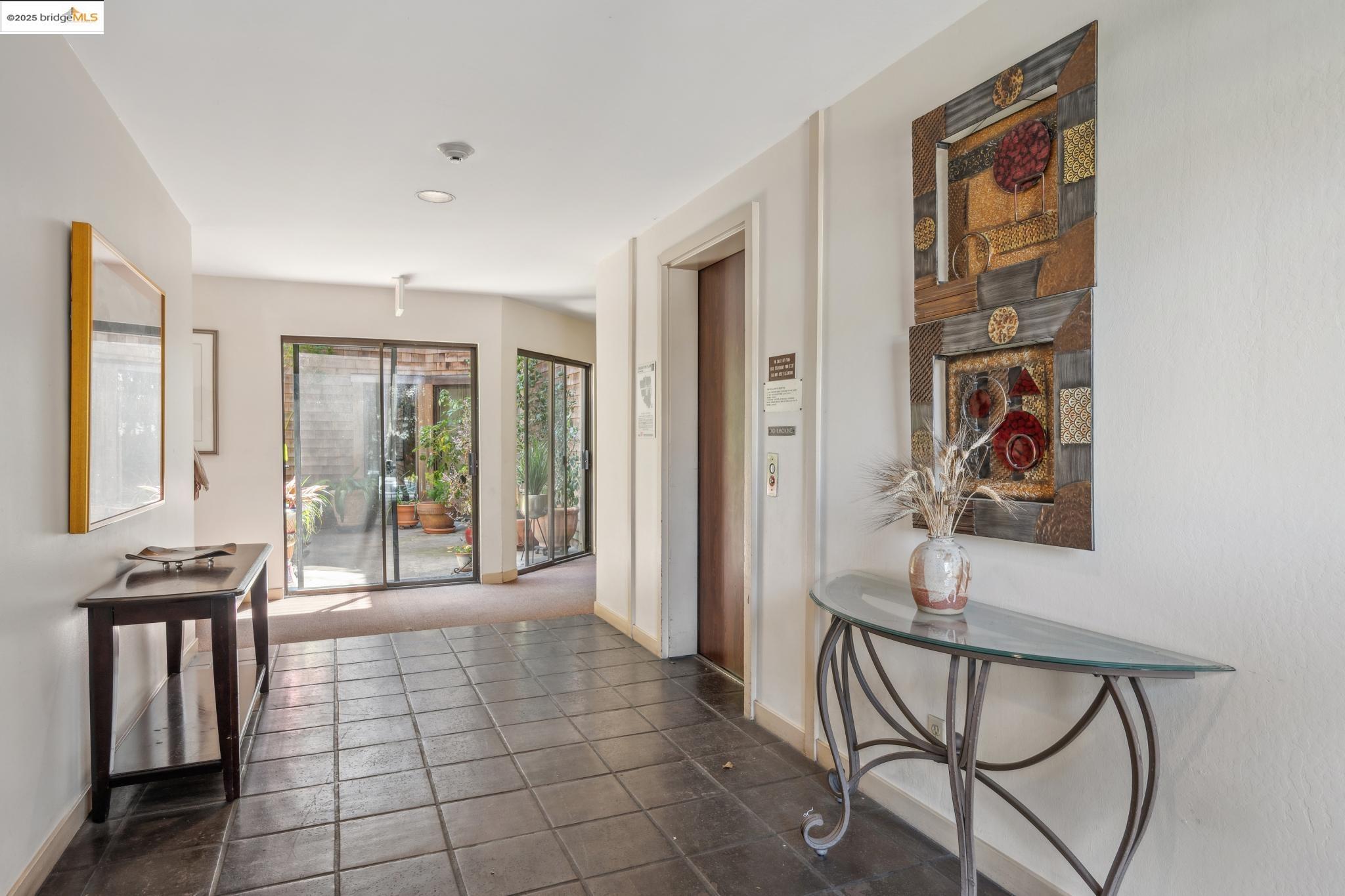 Detail Gallery Image 4 of 56 For 742 Wesley Way 3e,  Oakland,  CA 94610 - 2 Beds | 2 Baths