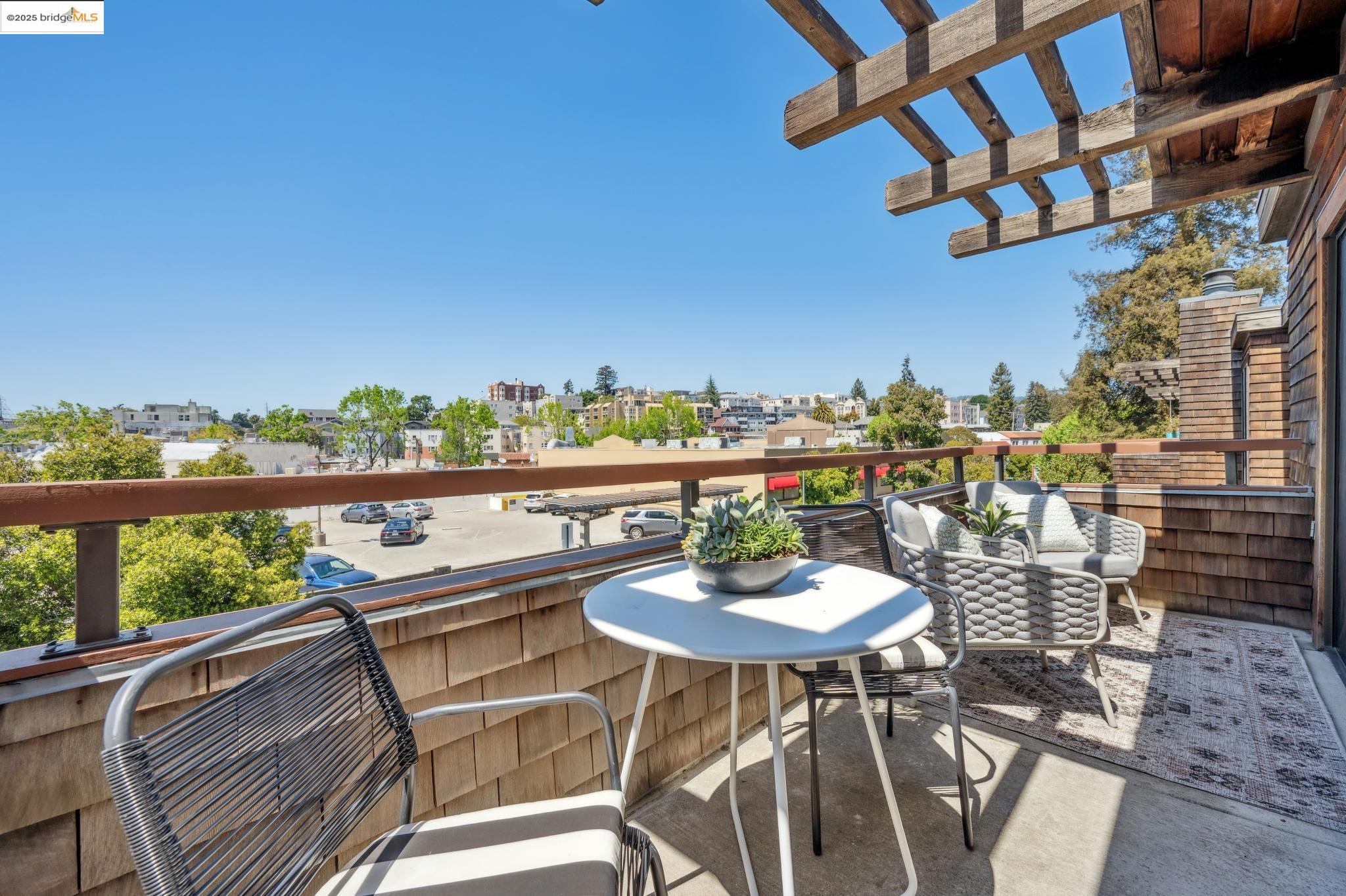 Detail Gallery Image 50 of 56 For 742 Wesley Way 3e,  Oakland,  CA 94610 - 2 Beds | 2 Baths