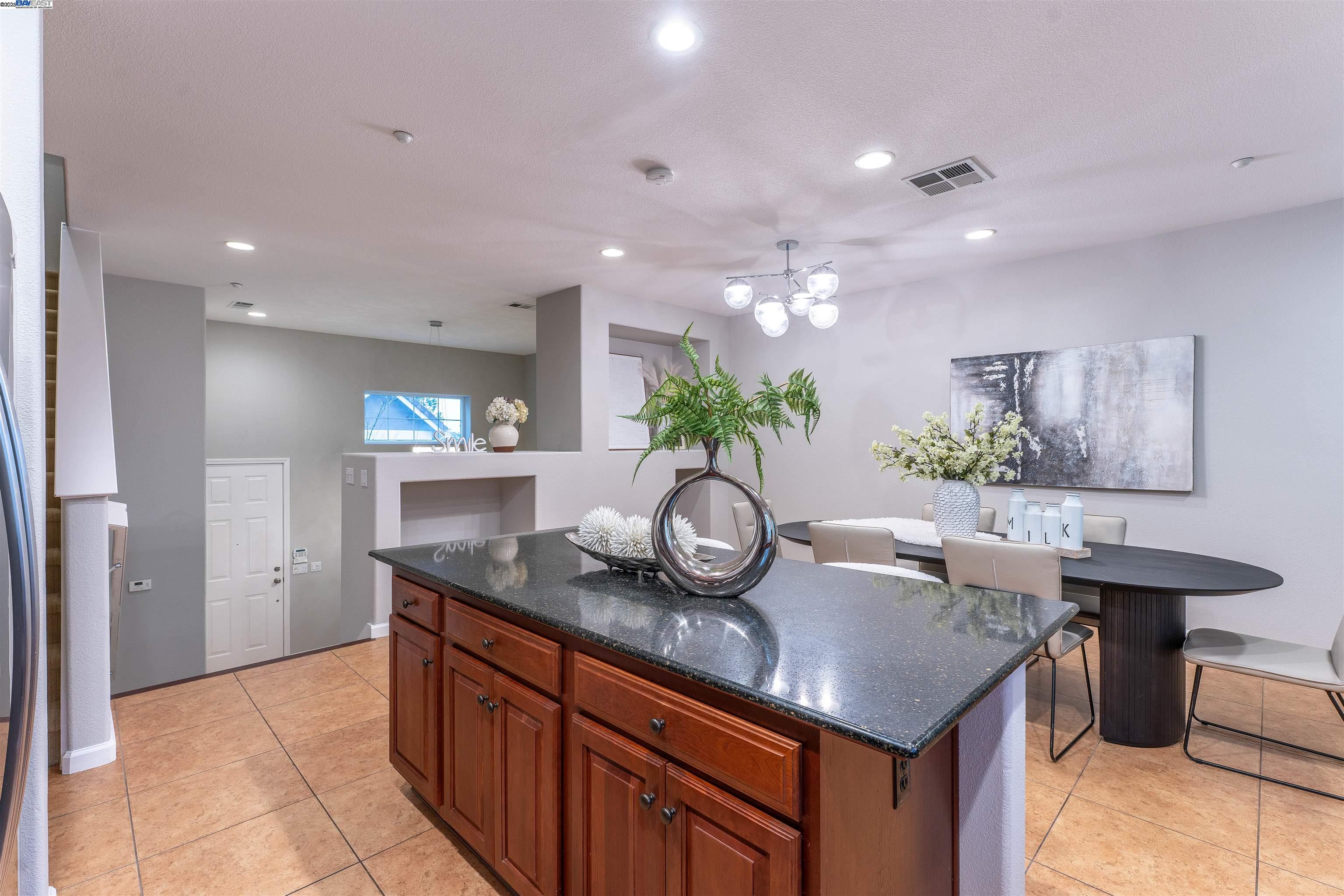 Detail Gallery Image 12 of 35 For 1070 Tourmaline Ter, Union City,  CA 94587 - 3 Beds | 2/1 Baths