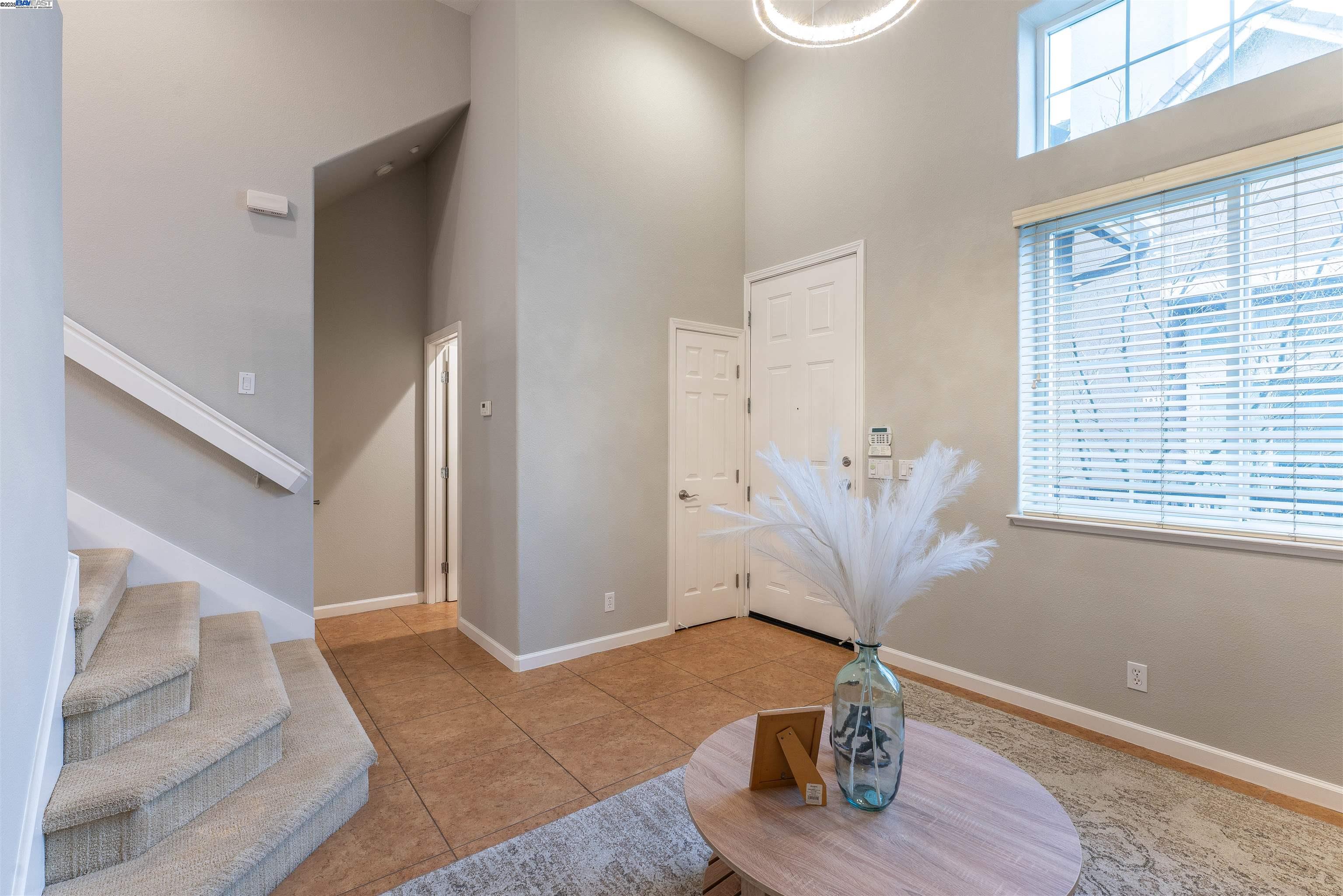 Detail Gallery Image 5 of 35 For 1070 Tourmaline Ter, Union City,  CA 94587 - 3 Beds | 2/1 Baths