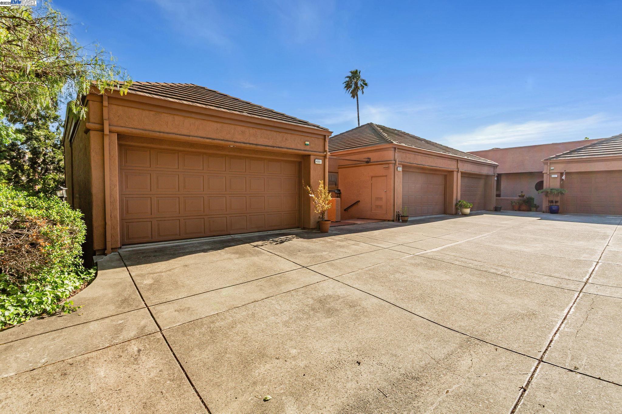 Detail Gallery Image 1 of 40 For 4001 W Lakeshore Drive, San Ramon,  CA 94582 - 2 Beds | 2/1 Baths