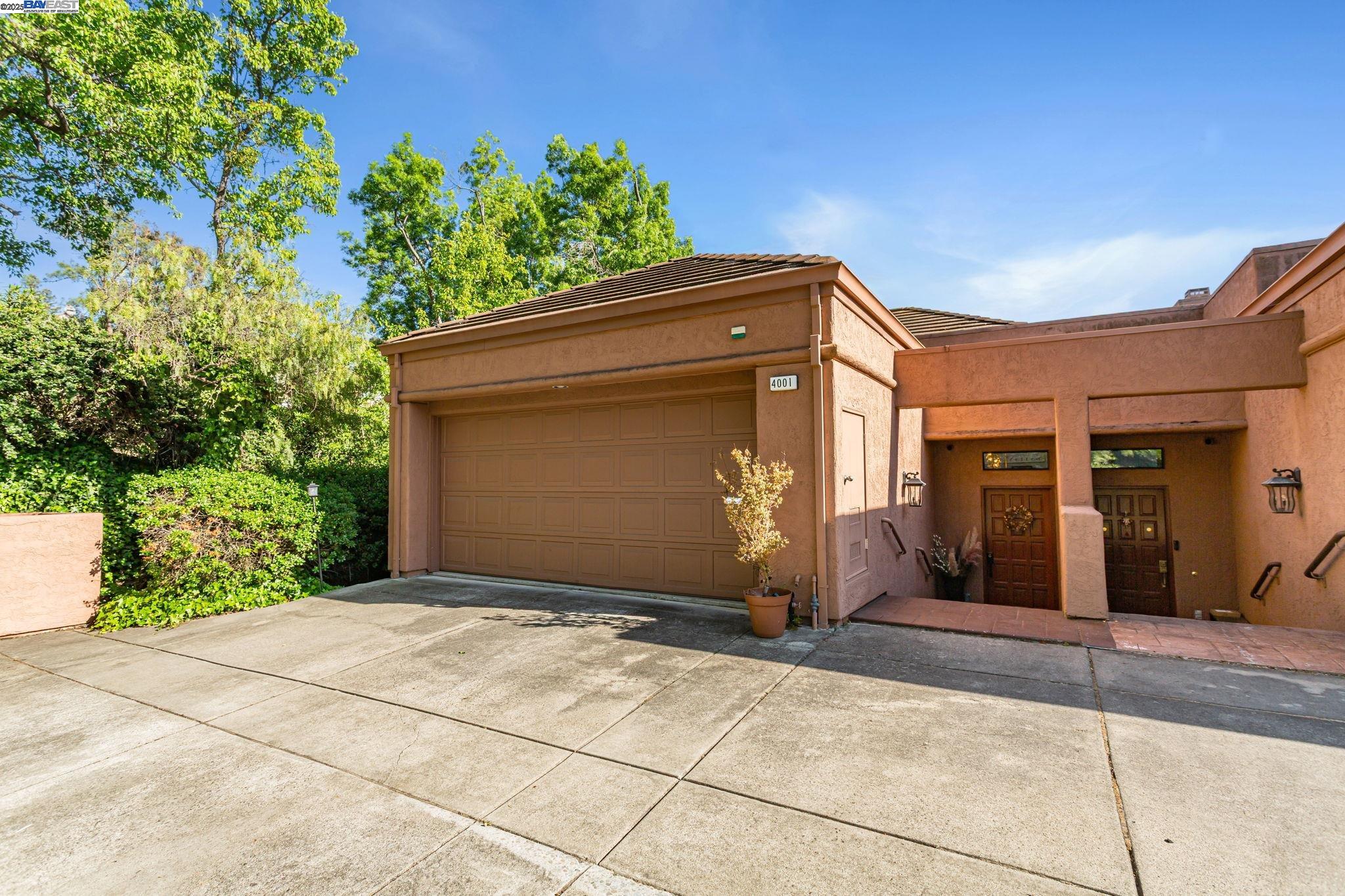 Detail Gallery Image 2 of 40 For 4001 W Lakeshore Drive, San Ramon,  CA 94582 - 2 Beds | 2/1 Baths