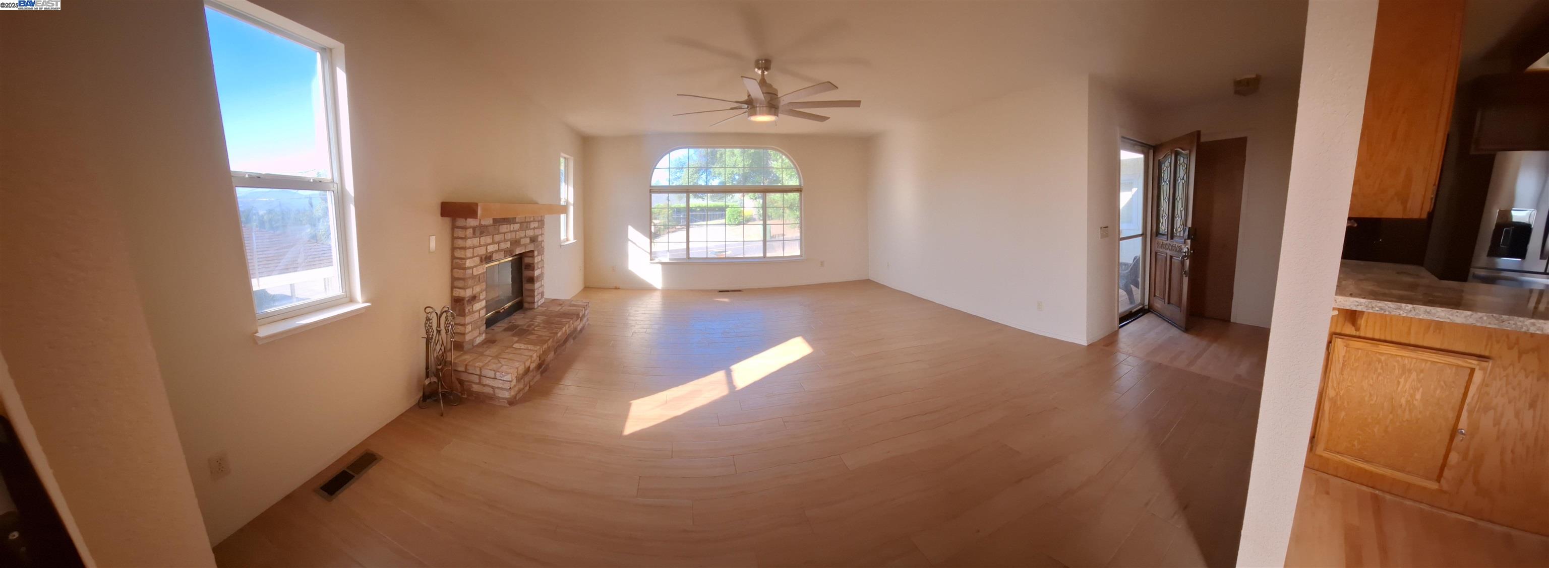 Detail Gallery Image 13 of 23 For 18062 North Shore Dr, Hidden Valley Lake,  CA 95467 - 3 Beds | 2 Baths