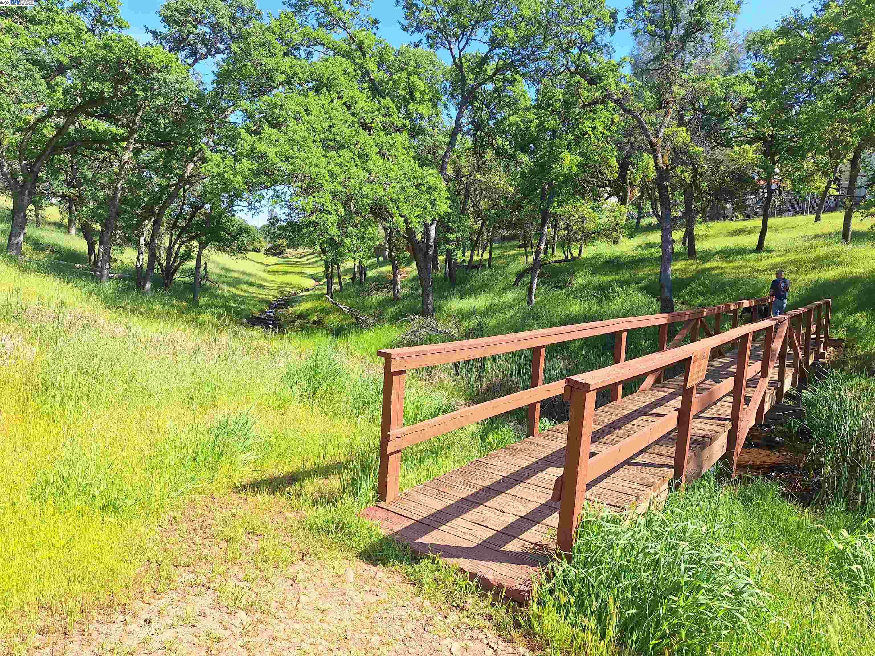 Detail Gallery Image 14 of 23 For 18062 North Shore Dr, Hidden Valley Lake,  CA 95467 - 3 Beds | 2 Baths