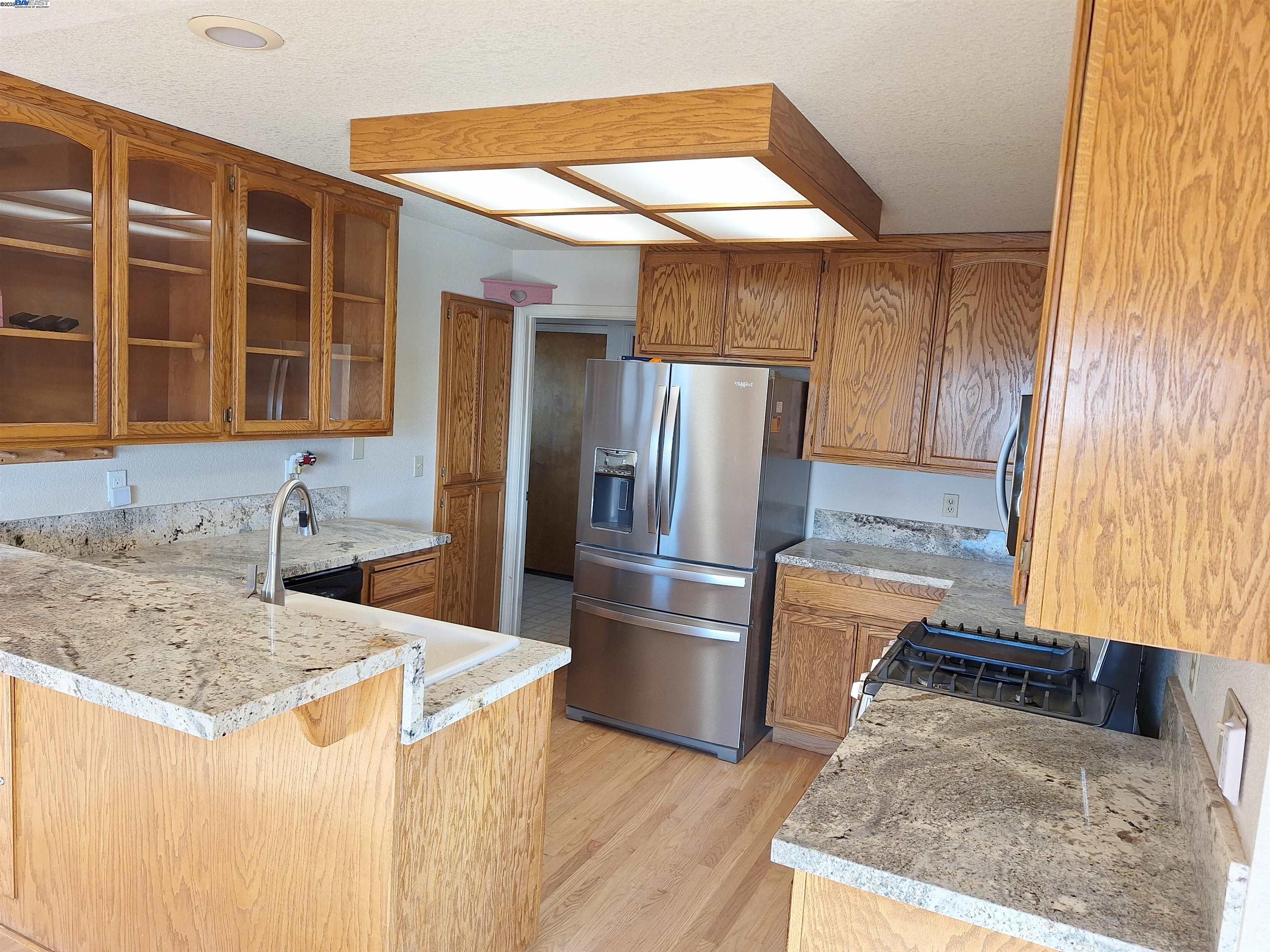 Detail Gallery Image 5 of 23 For 18062 North Shore Dr, Hidden Valley Lake,  CA 95467 - 3 Beds | 2 Baths