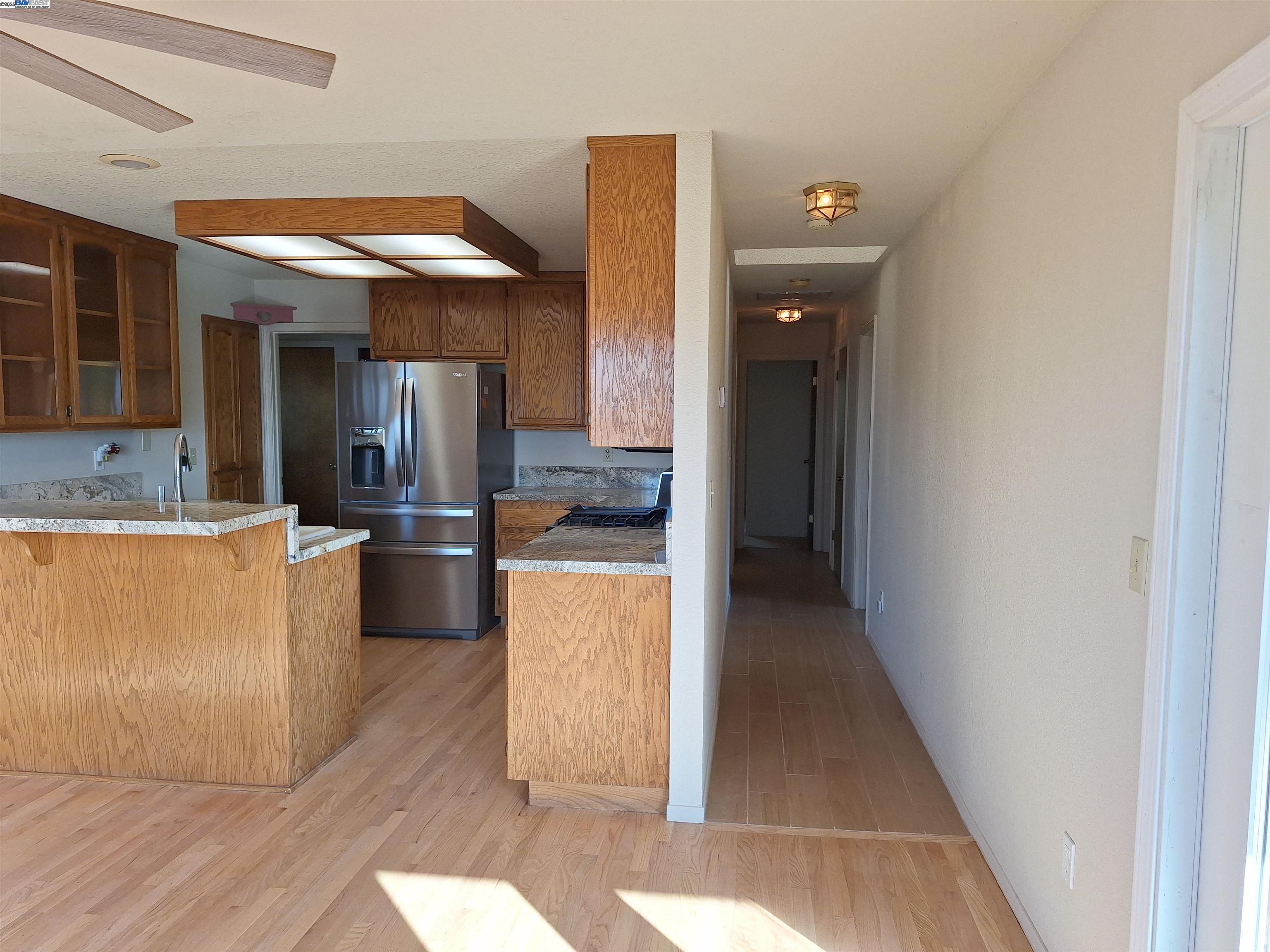 Detail Gallery Image 7 of 23 For 18062 North Shore Dr, Hidden Valley Lake,  CA 95467 - 3 Beds | 2 Baths