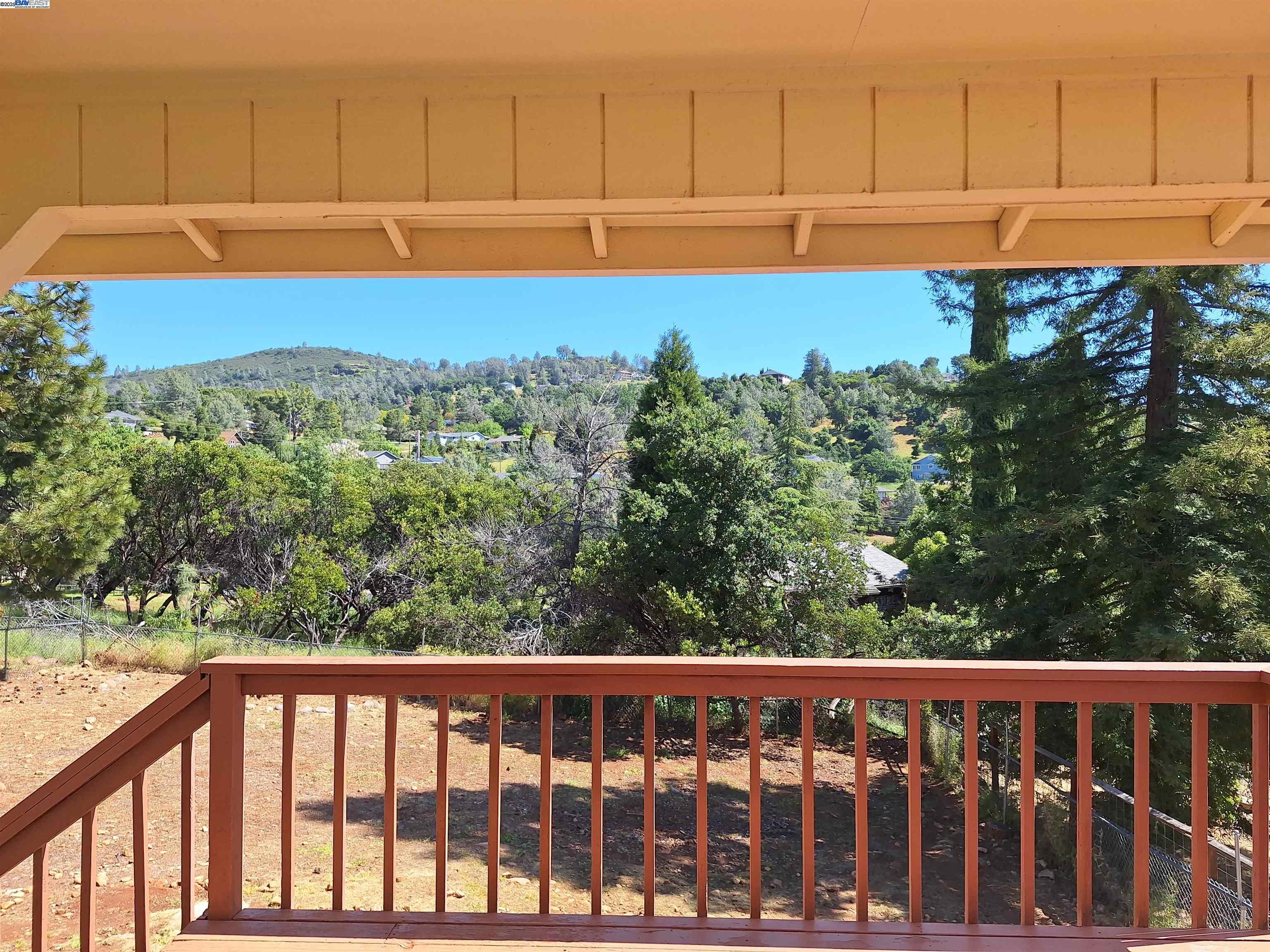 Detail Gallery Image 10 of 23 For 18062 North Shore Dr, Hidden Valley Lake,  CA 95467 - 3 Beds | 2 Baths