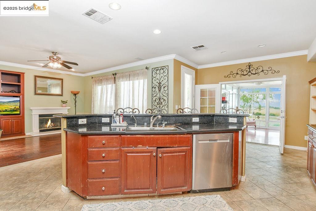 Detail Gallery Image 17 of 51 For 3103 Ursus Court, Antioch,  CA 94531-9352 - 5 Beds | 3/1 Baths