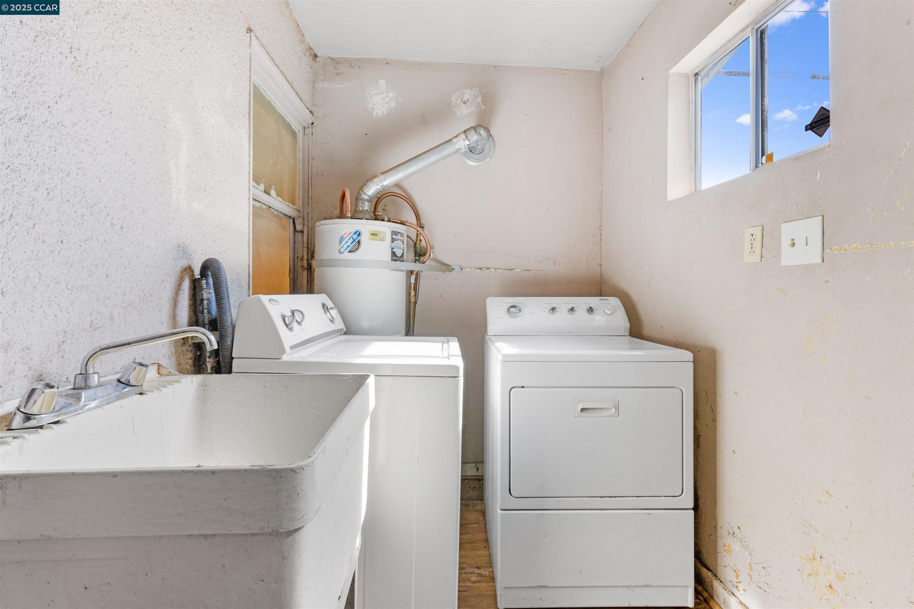 5145 Foothill Blvd, Oakland, California 94601, 2 Bedrooms Bedrooms, 4 Rooms Rooms,1 BathroomBathrooms,Residential,For Sale,5145 Foothill Blvd,41095415