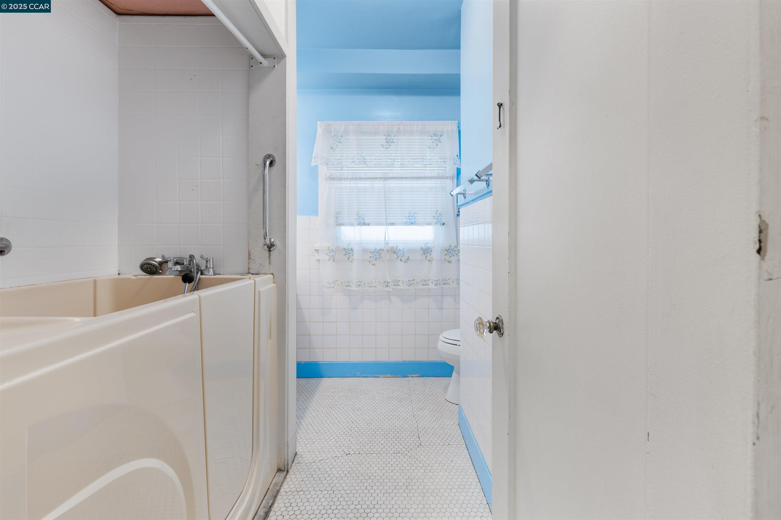 5145 Foothill Blvd, Oakland, California 94601, 2 Bedrooms Bedrooms, 4 Rooms Rooms,1 BathroomBathrooms,Residential,For Sale,5145 Foothill Blvd,41095415