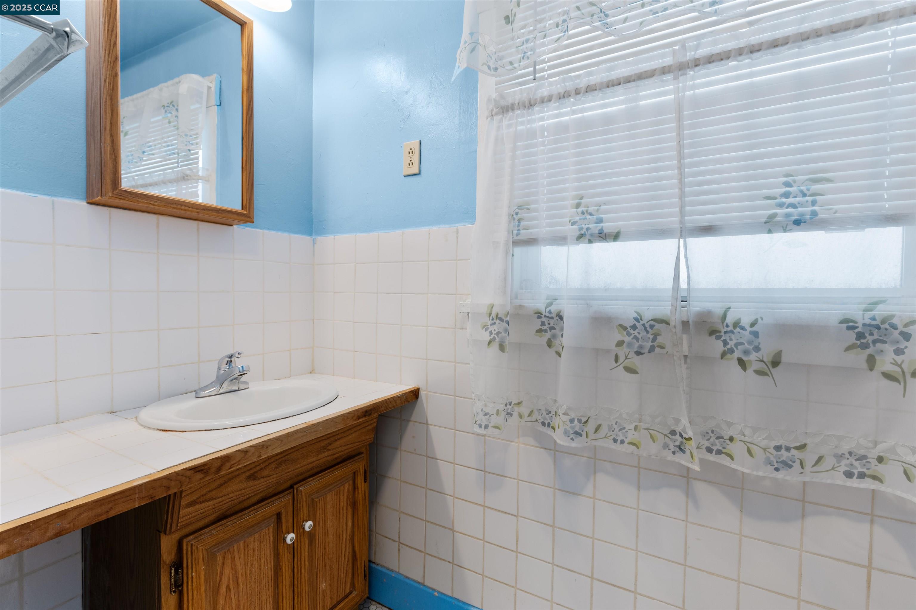 5145 Foothill Blvd, Oakland, California 94601, 2 Bedrooms Bedrooms, 4 Rooms Rooms,1 BathroomBathrooms,Residential,For Sale,5145 Foothill Blvd,41095415