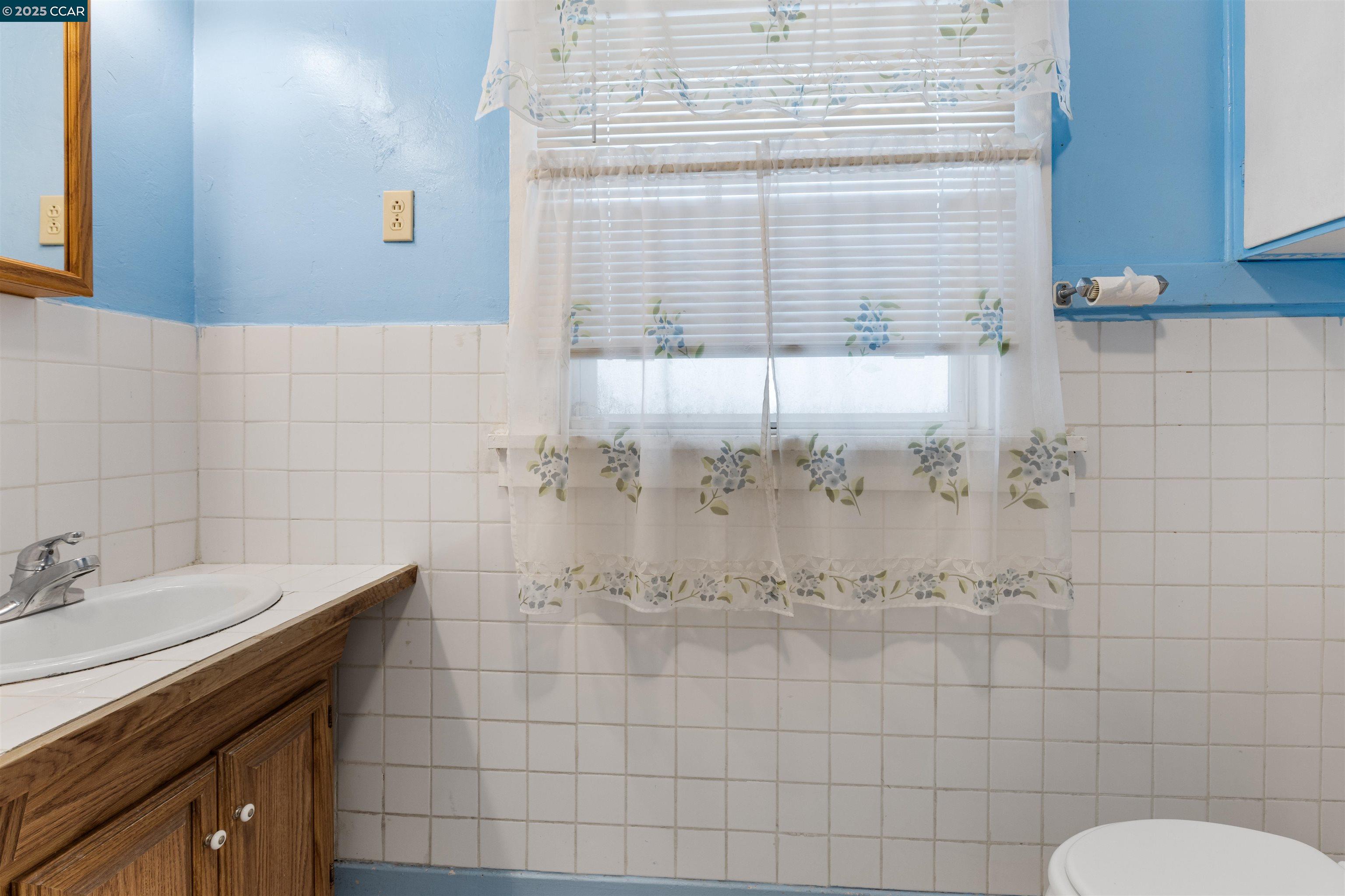 5145 Foothill Blvd, Oakland, California 94601, 2 Bedrooms Bedrooms, 4 Rooms Rooms,1 BathroomBathrooms,Residential,For Sale,5145 Foothill Blvd,41095415