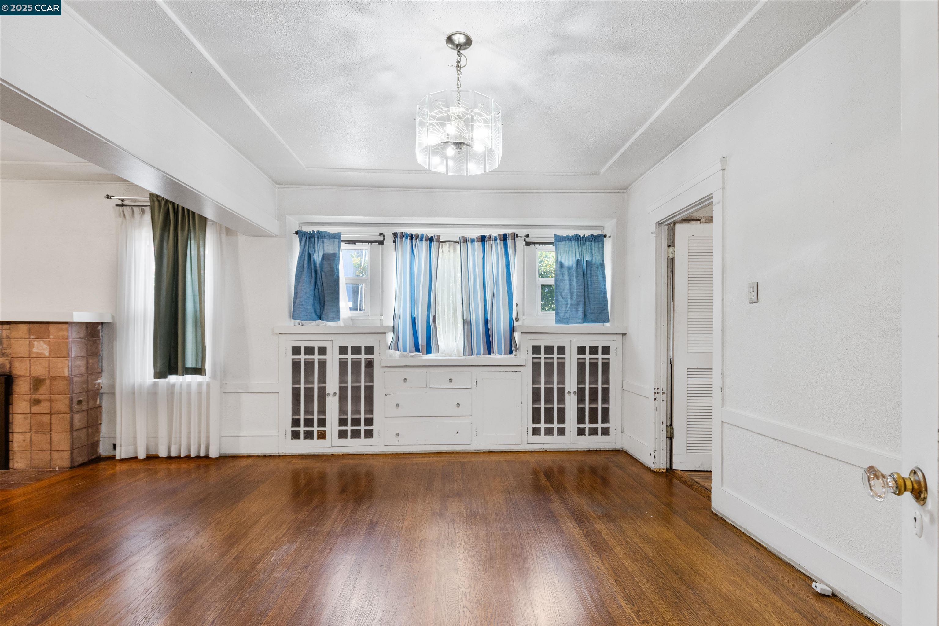5145 Foothill Blvd, Oakland, California 94601, 2 Bedrooms Bedrooms, 4 Rooms Rooms,1 BathroomBathrooms,Residential,For Sale,5145 Foothill Blvd,41095415