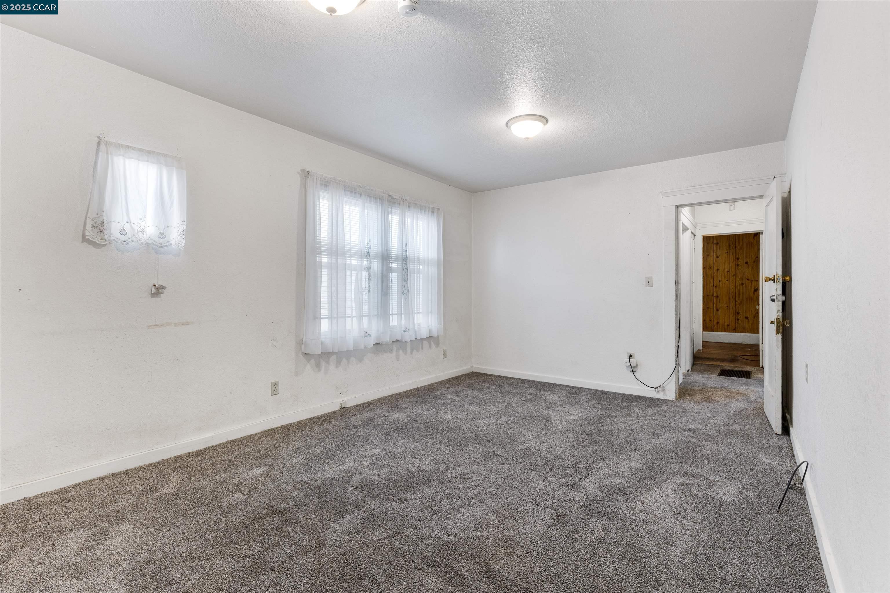 5145 Foothill Blvd, Oakland, California 94601, 2 Bedrooms Bedrooms, 4 Rooms Rooms,1 BathroomBathrooms,Residential,For Sale,5145 Foothill Blvd,41095415