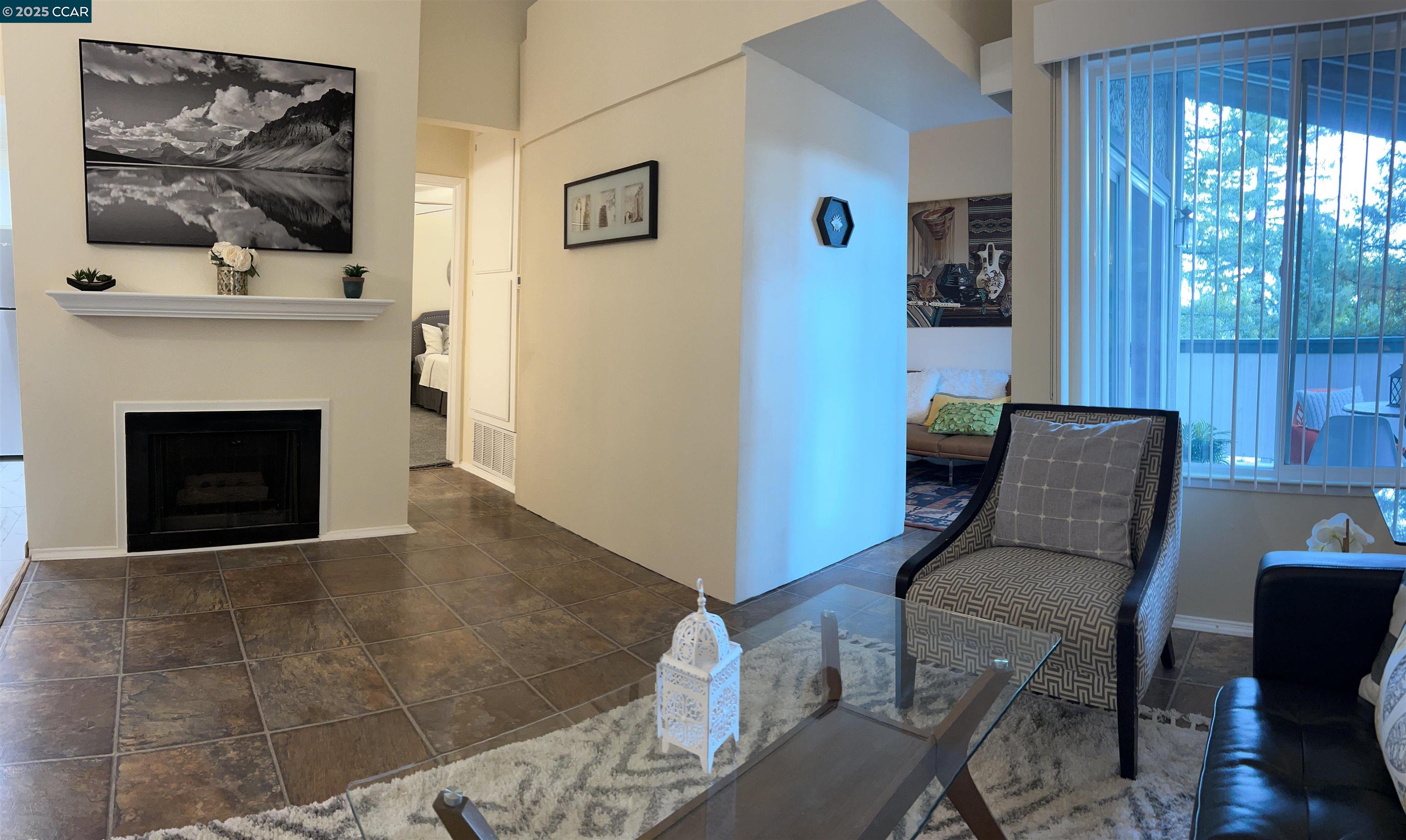 Detail Gallery Image 3 of 27 For 5425 Concord Blvd #C8,  Concord,  CA 94521 - 1 Beds | 1/1 Baths