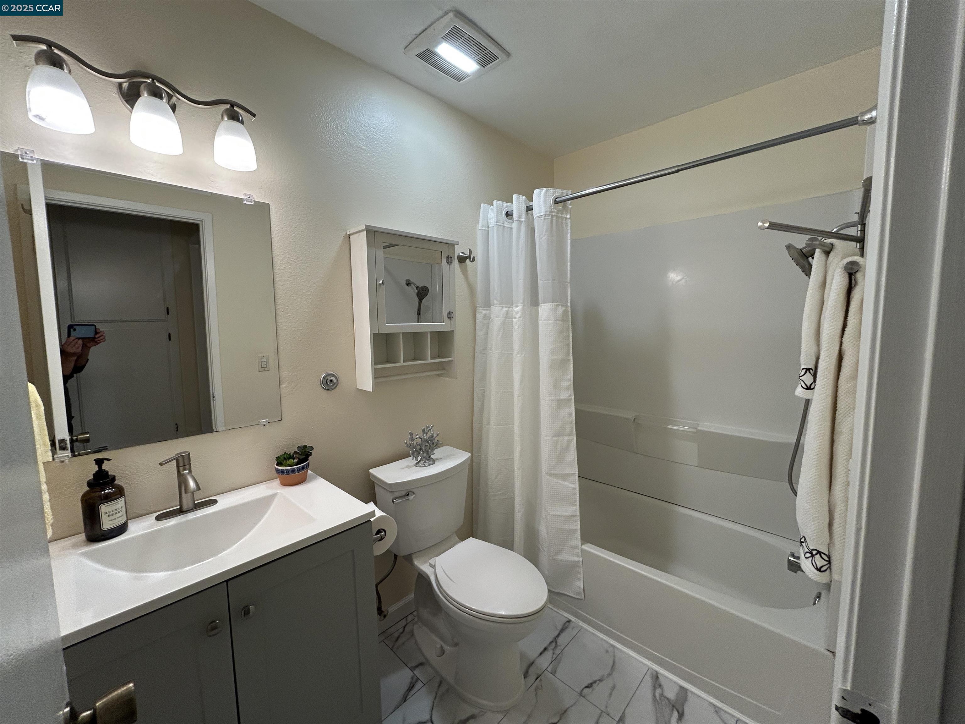 Detail Gallery Image 10 of 27 For 5425 Concord Blvd #C8,  Concord,  CA 94521 - 1 Beds | 1/1 Baths