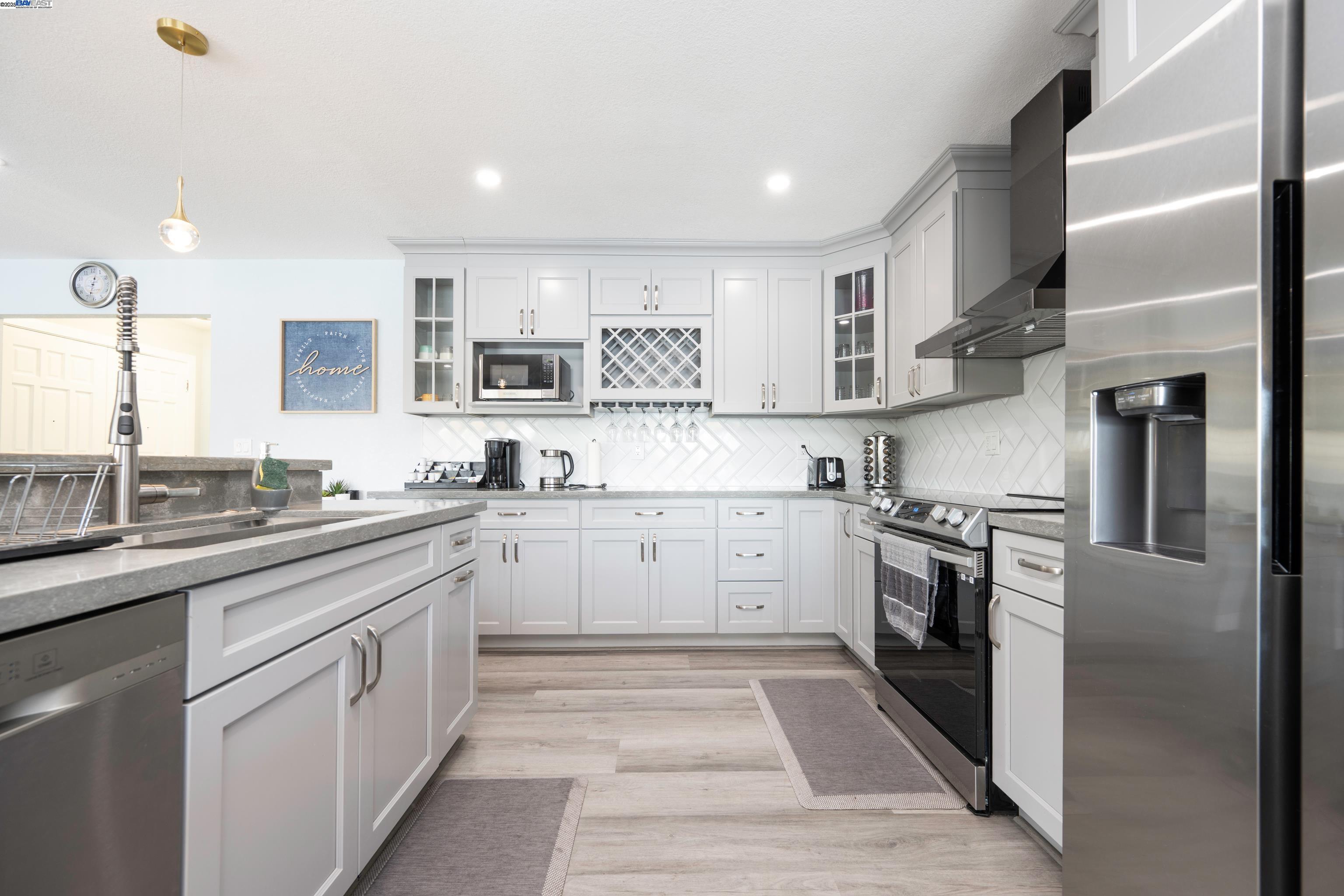Detail Gallery Image 6 of 21 For 5514 Marlin Ct, Discovery Bay,  CA 94505 - 3 Beds | 2 Baths