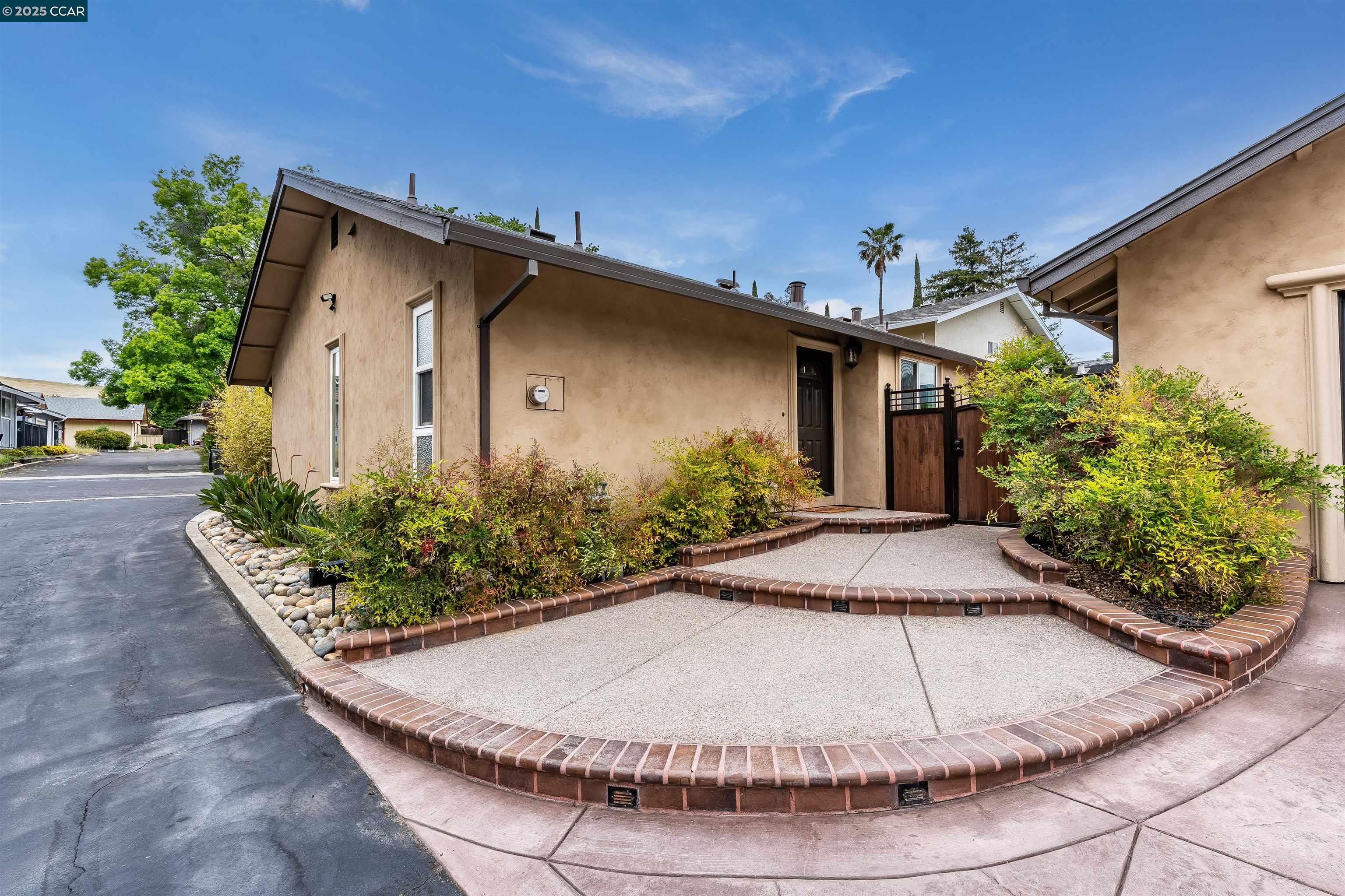 Detail Gallery Image 11 of 58 For 5588 Gonzalez Ct, Concord,  CA 94521 - 3 Beds | 2 Baths