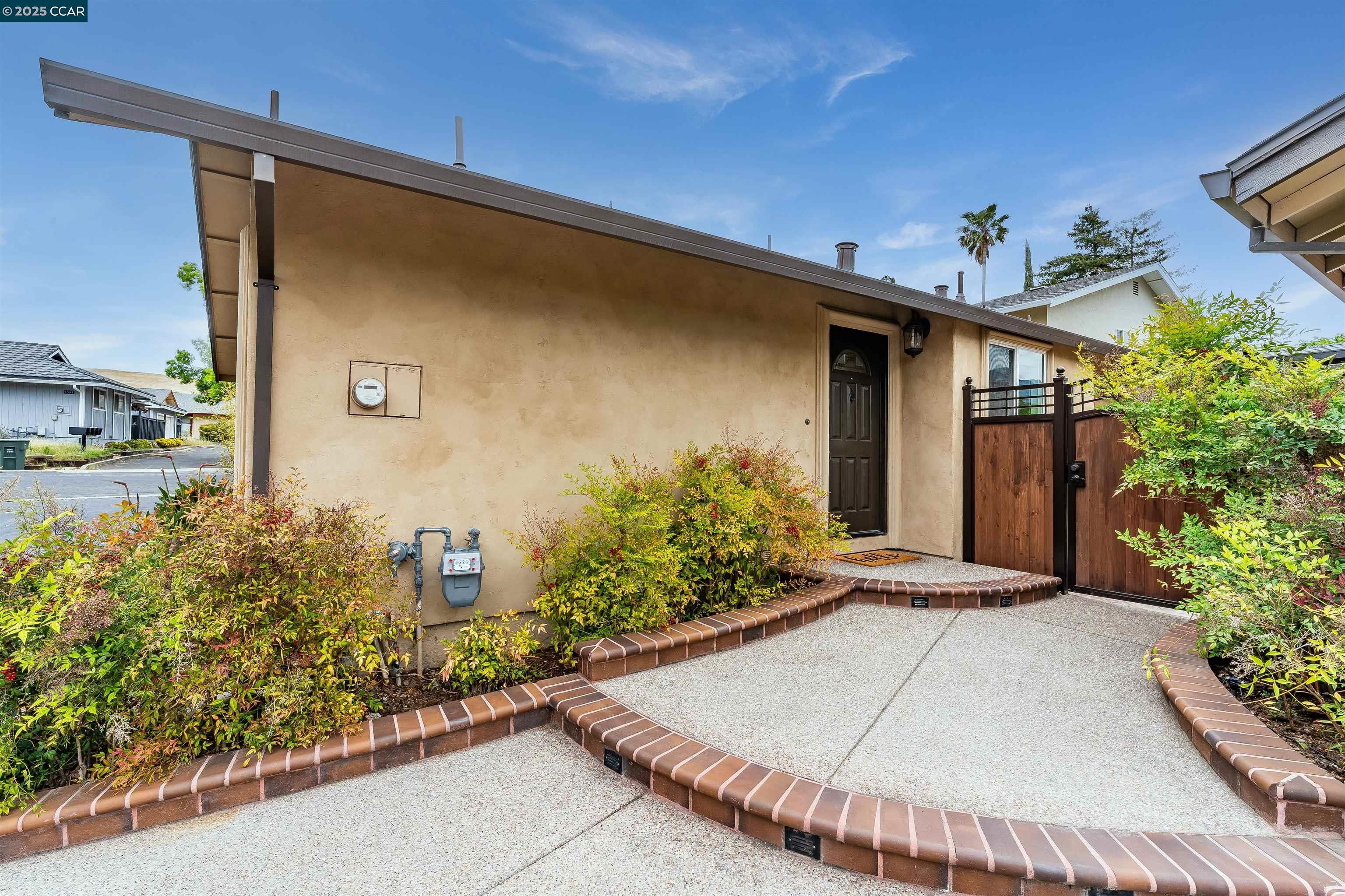 Detail Gallery Image 12 of 58 For 5588 Gonzalez Ct, Concord,  CA 94521 - 3 Beds | 2 Baths