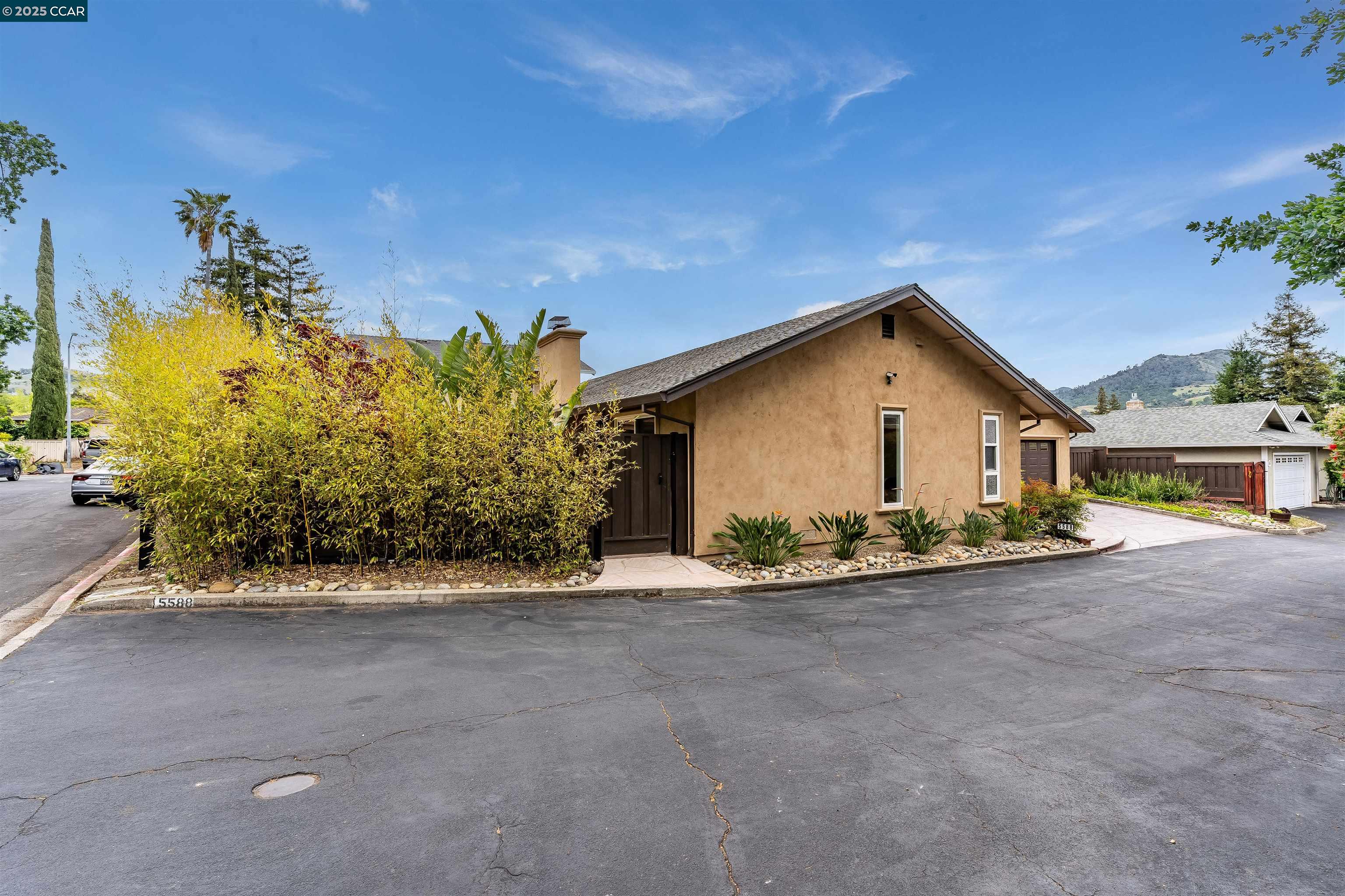 Detail Gallery Image 4 of 58 For 5588 Gonzalez Ct, Concord,  CA 94521 - 3 Beds | 2 Baths