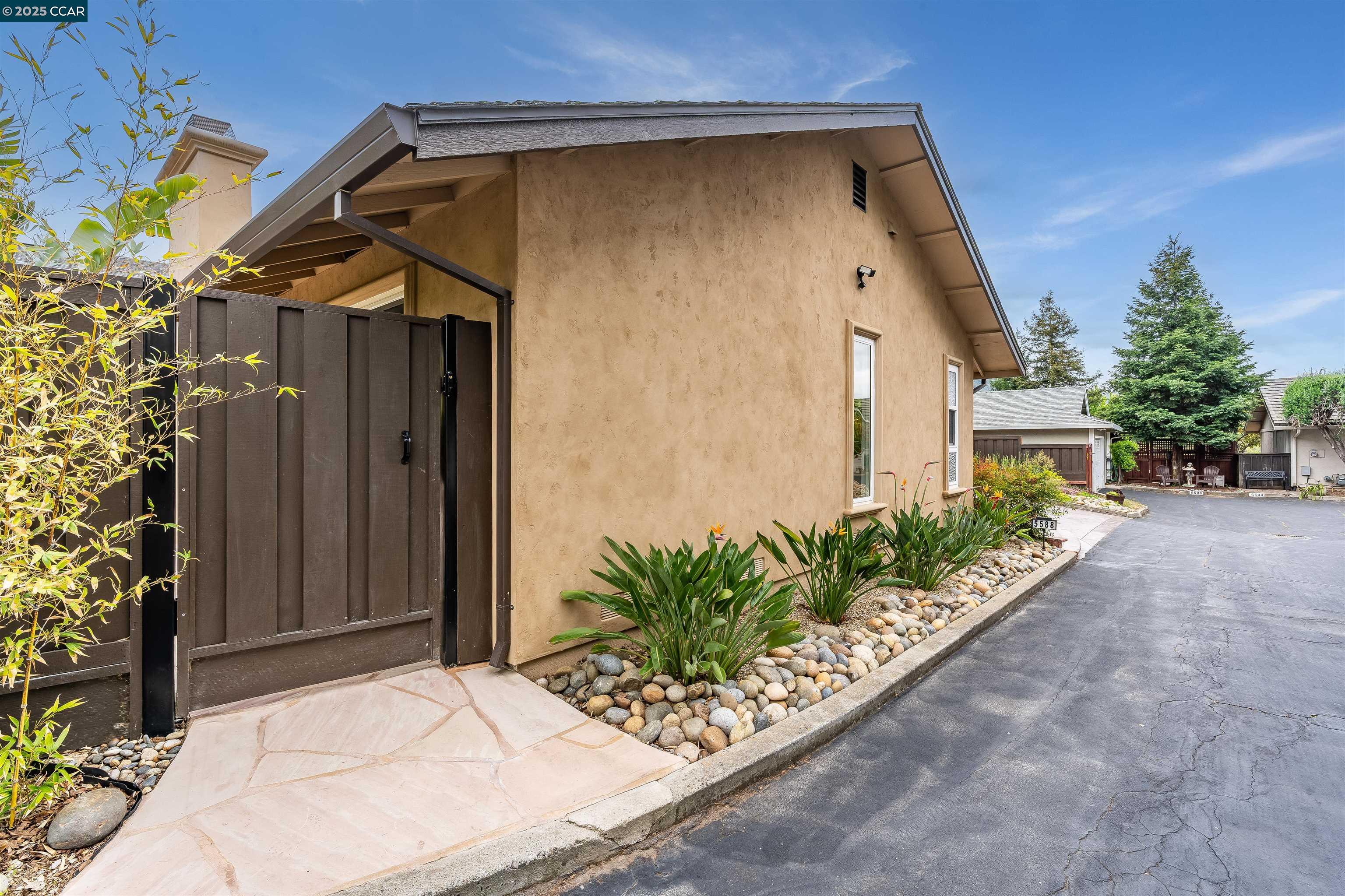 Detail Gallery Image 5 of 58 For 5588 Gonzalez Ct, Concord,  CA 94521 - 3 Beds | 2 Baths