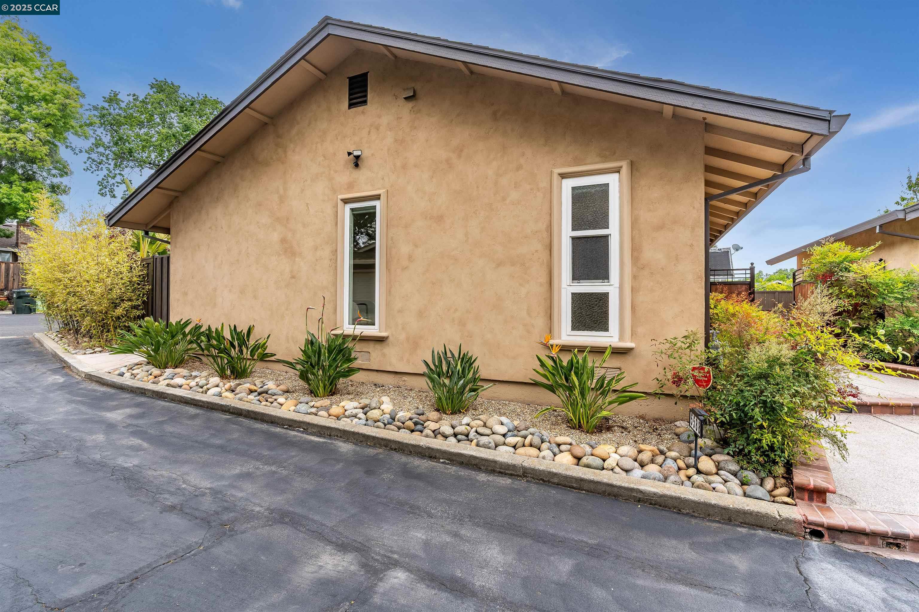 Detail Gallery Image 6 of 58 For 5588 Gonzalez Ct, Concord,  CA 94521 - 3 Beds | 2 Baths