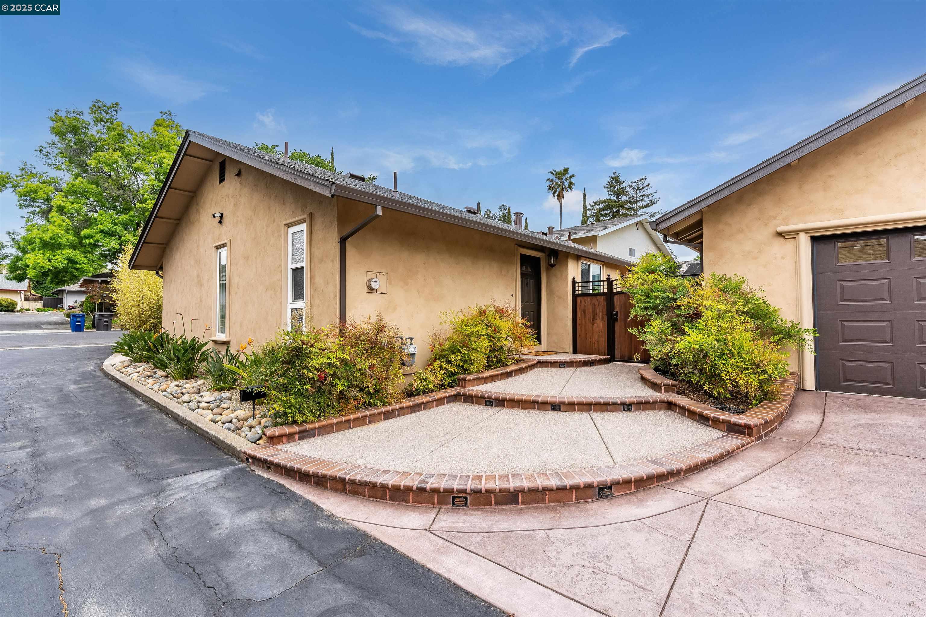 Detail Gallery Image 9 of 58 For 5588 Gonzalez Ct, Concord,  CA 94521 - 3 Beds | 2 Baths