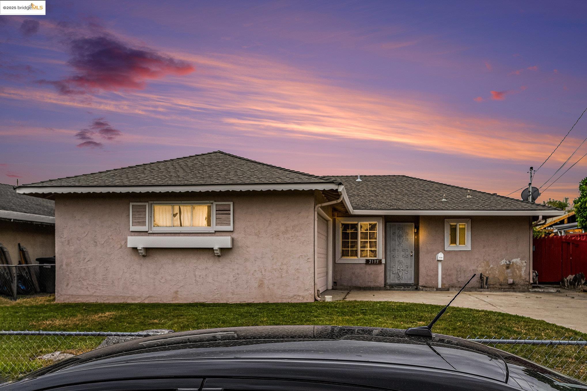 Detail Gallery Image 1 of 27 For 2135 Marsh Ave, Pittsburg,  CA 94565 - 3 Beds | 1/1 Baths