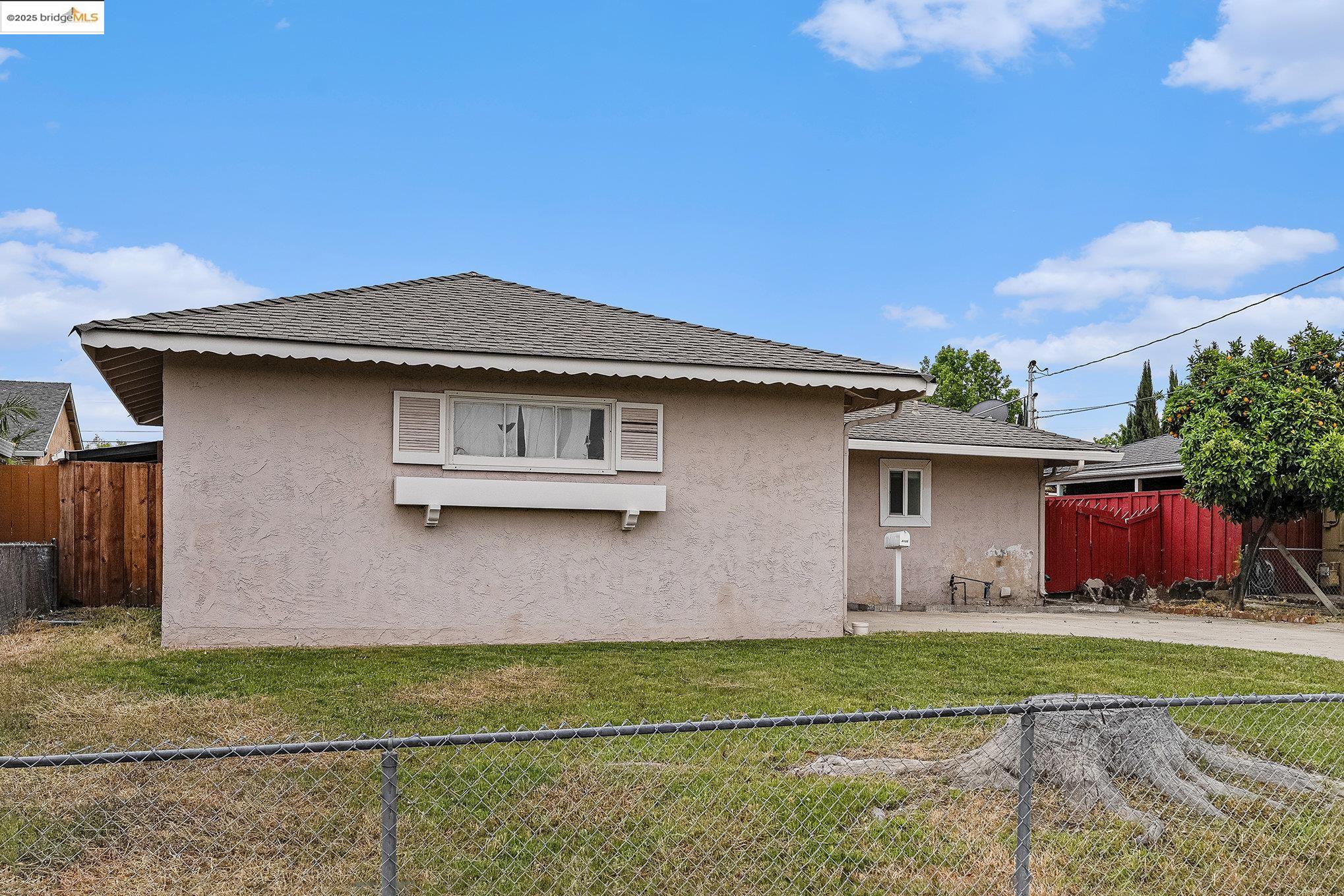 Detail Gallery Image 2 of 27 For 2135 Marsh Ave, Pittsburg,  CA 94565 - 3 Beds | 1/1 Baths