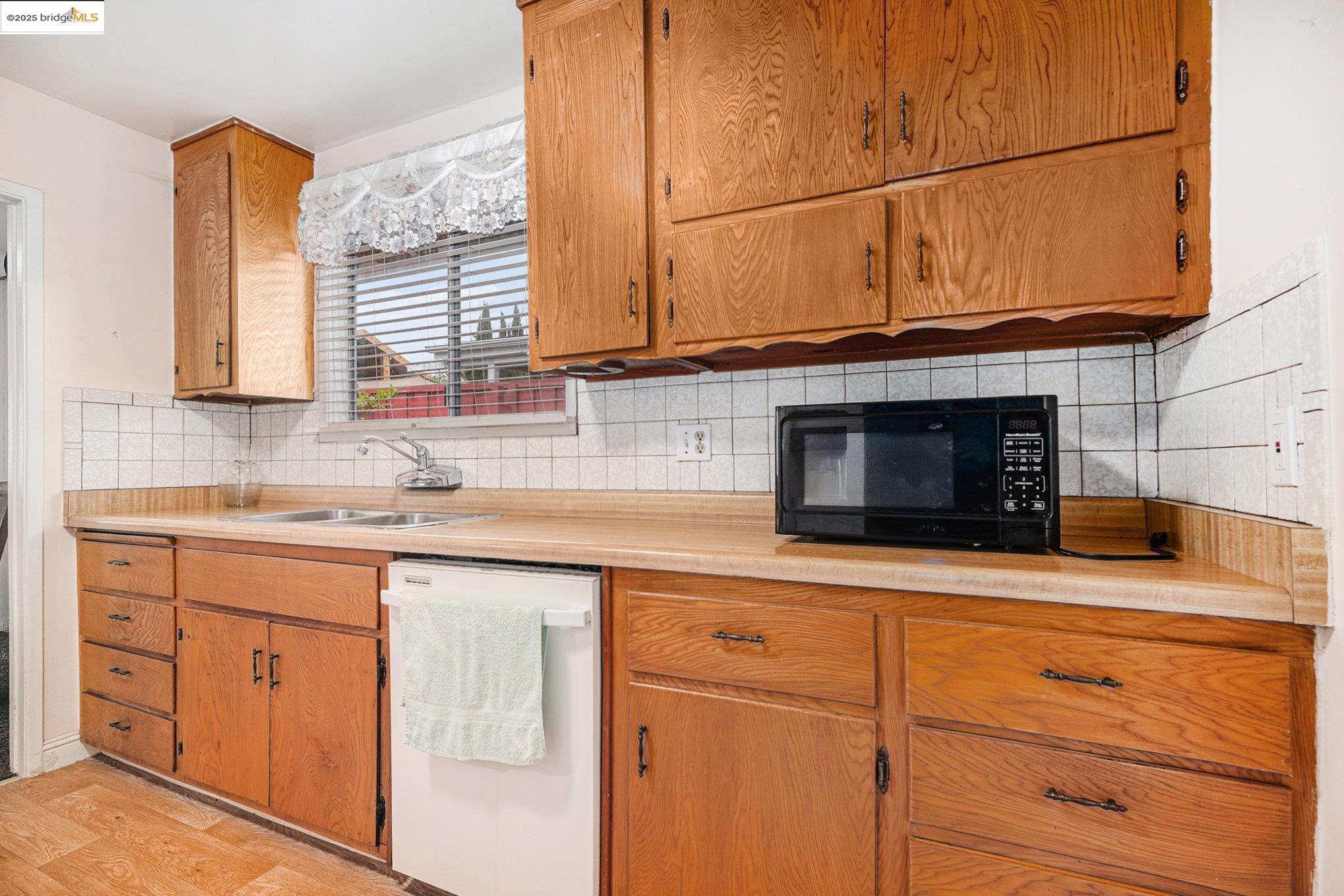 Detail Gallery Image 15 of 27 For 2135 Marsh Ave, Pittsburg,  CA 94565 - 3 Beds | 1/1 Baths