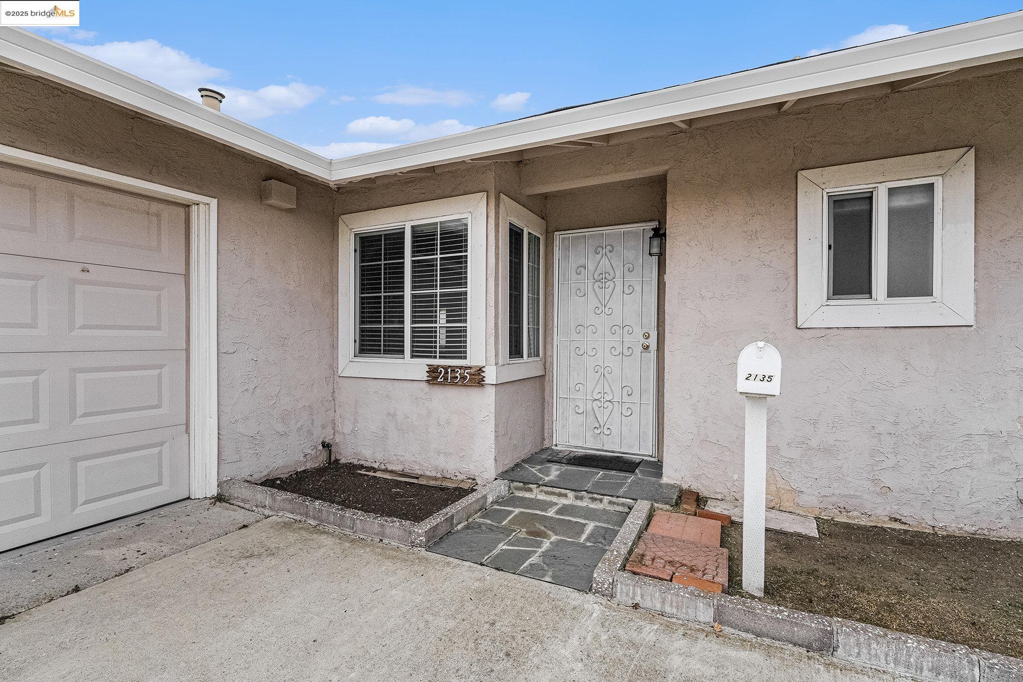 Detail Gallery Image 5 of 27 For 2135 Marsh Ave, Pittsburg,  CA 94565 - 3 Beds | 1/1 Baths
