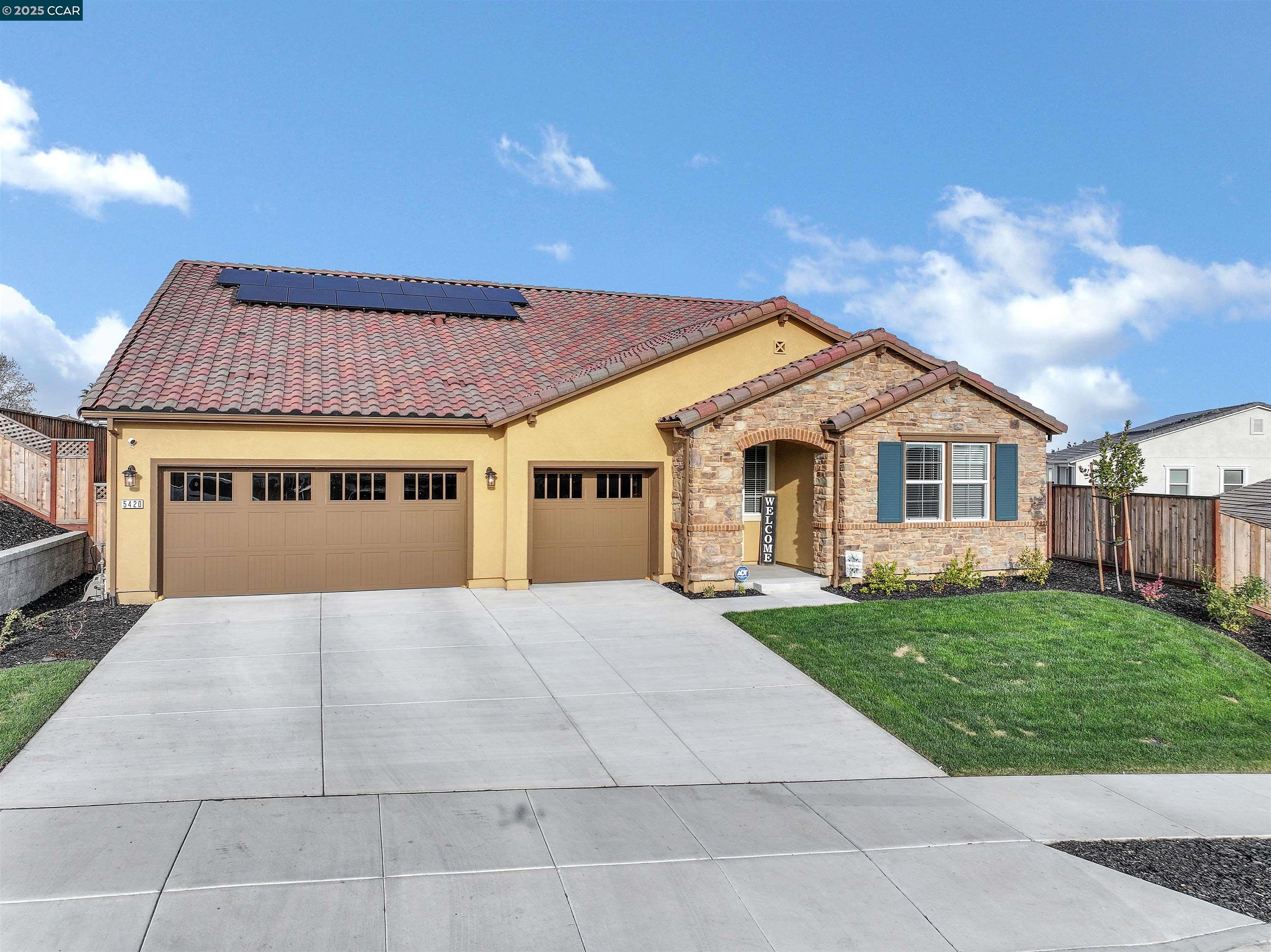 Detail Gallery Image 2 of 46 For 5420 Promontory Way, Antioch,  CA 94531 - 4 Beds | 3/1 Baths