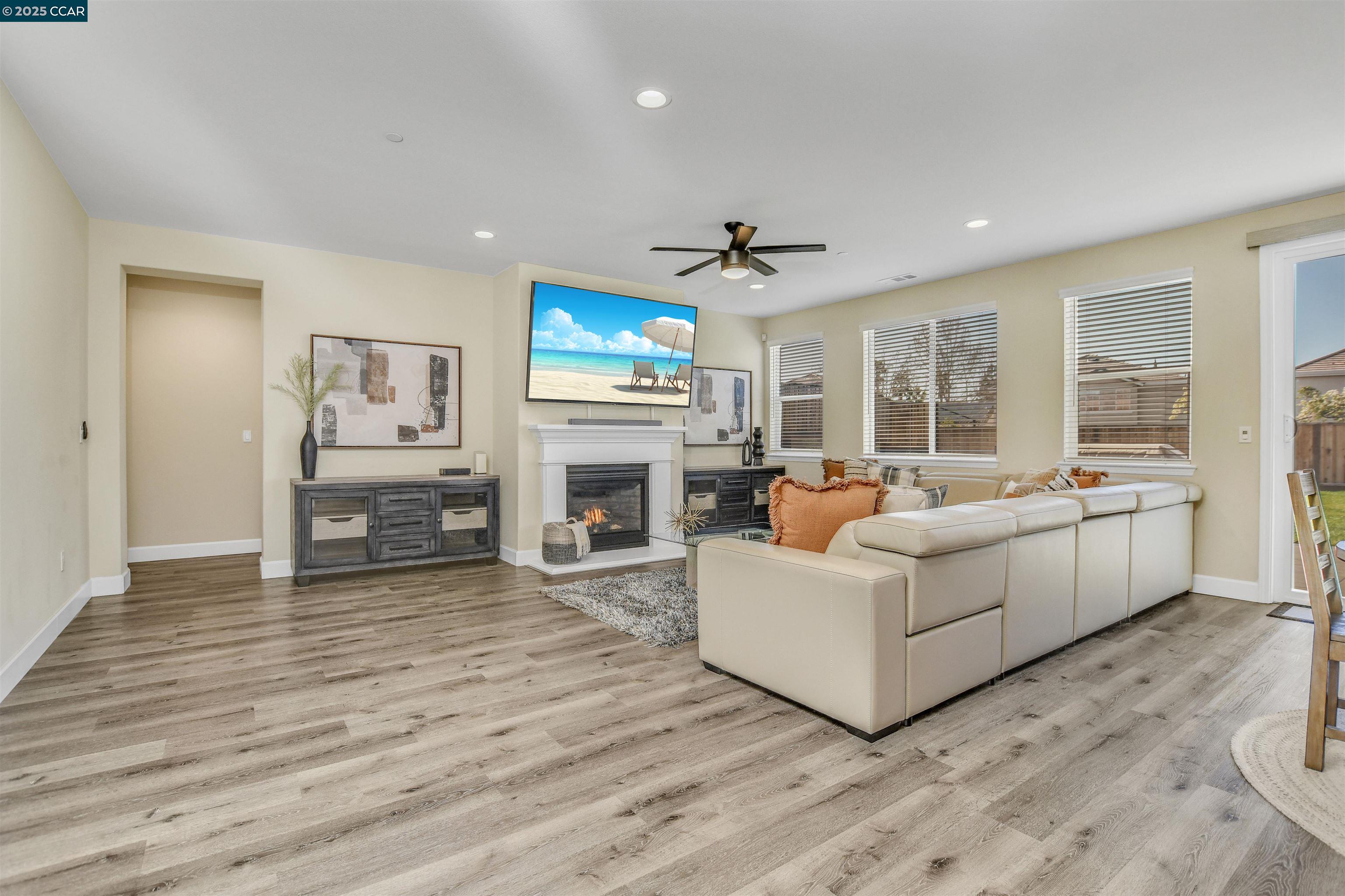 Detail Gallery Image 12 of 46 For 5420 Promontory Way, Antioch,  CA 94531 - 4 Beds | 3/1 Baths