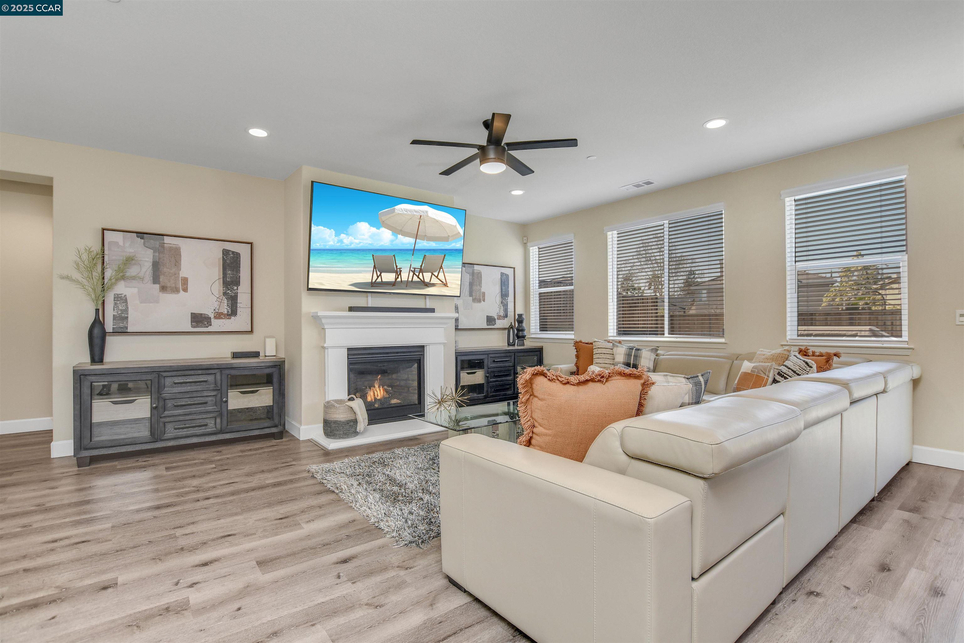 Detail Gallery Image 13 of 46 For 5420 Promontory Way, Antioch,  CA 94531 - 4 Beds | 3/1 Baths