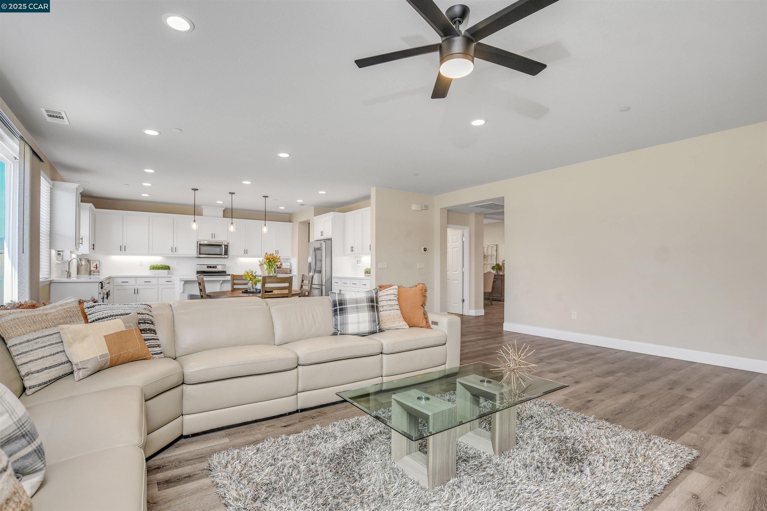 Detail Gallery Image 14 of 46 For 5420 Promontory Way, Antioch,  CA 94531 - 4 Beds | 3/1 Baths