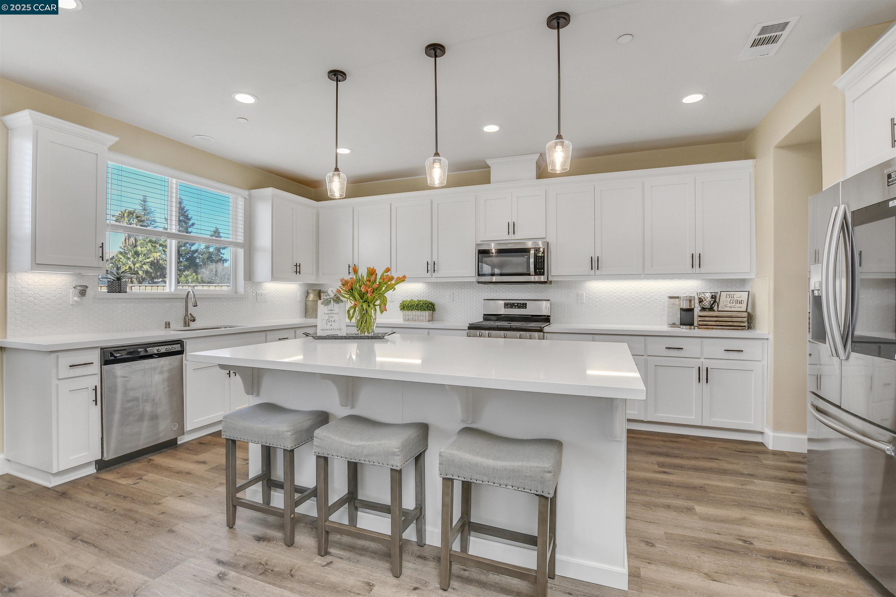 Detail Gallery Image 4 of 46 For 5420 Promontory Way, Antioch,  CA 94531 - 4 Beds | 3/1 Baths