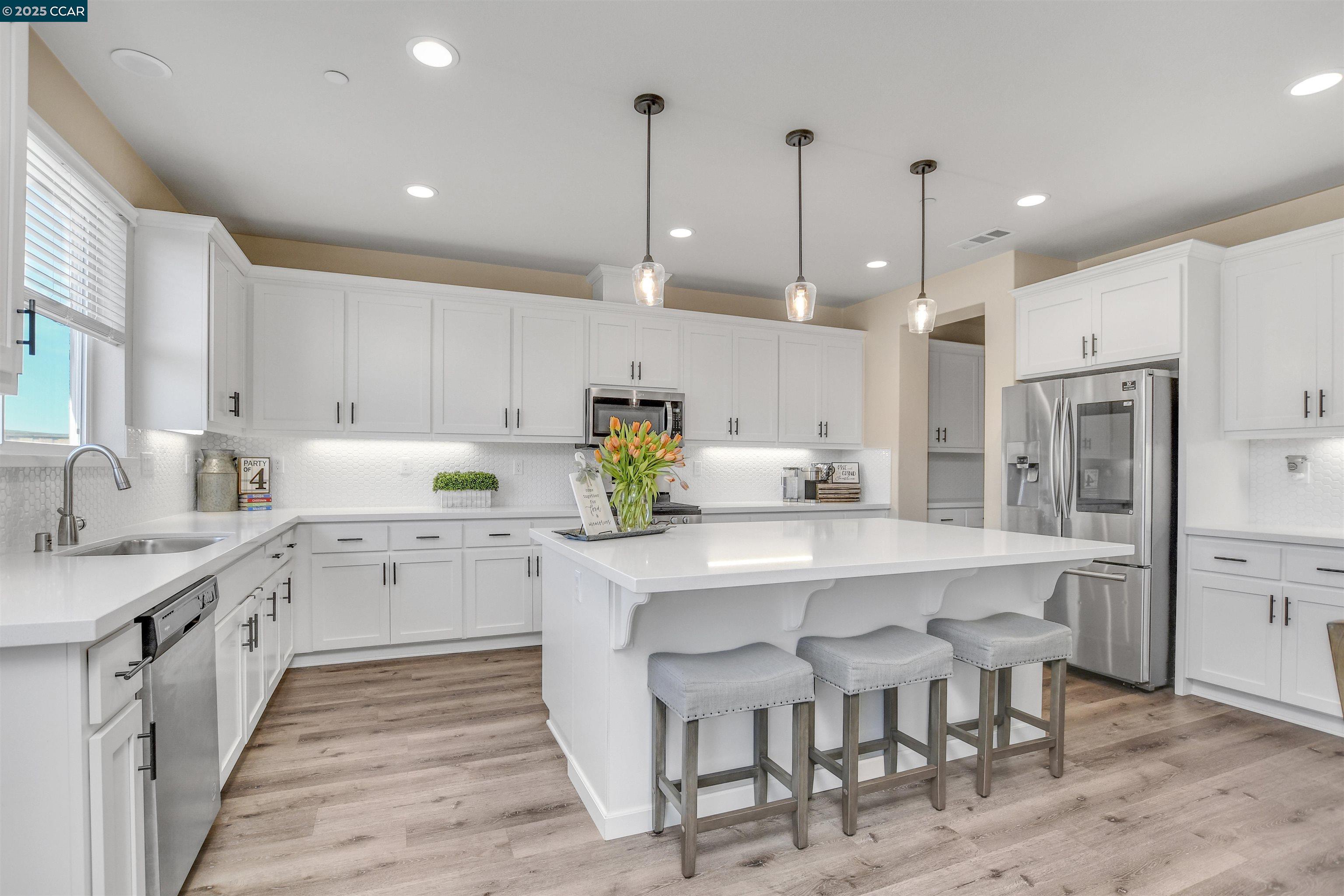 Detail Gallery Image 5 of 46 For 5420 Promontory Way, Antioch,  CA 94531 - 4 Beds | 3/1 Baths