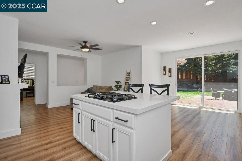 Detail Gallery Image 14 of 32 For 7016 Molluk Way, Clayton,  CA 94517 - 3 Beds | 2 Baths