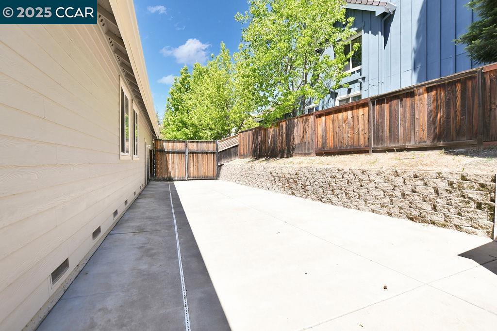 Detail Gallery Image 25 of 32 For 7016 Molluk Way, Clayton,  CA 94517 - 3 Beds | 2 Baths