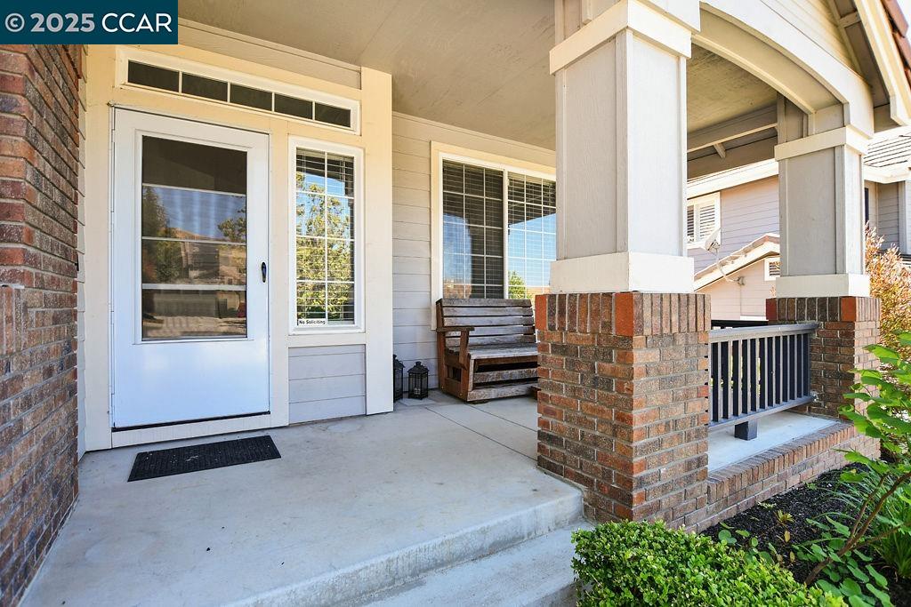 Detail Gallery Image 4 of 32 For 7016 Molluk Way, Clayton,  CA 94517 - 3 Beds | 2 Baths