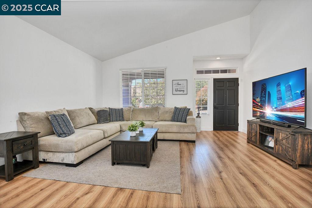 Detail Gallery Image 7 of 32 For 7016 Molluk Way, Clayton,  CA 94517 - 3 Beds | 2 Baths