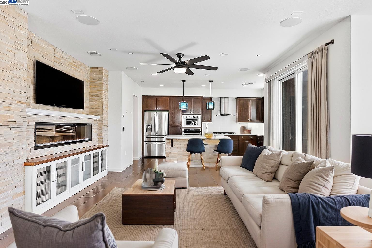 Detail Gallery Image 1 of 30 For 2030 Central Pkwy, Dublin,  CA 94568 - 2 Beds | 2/1 Baths