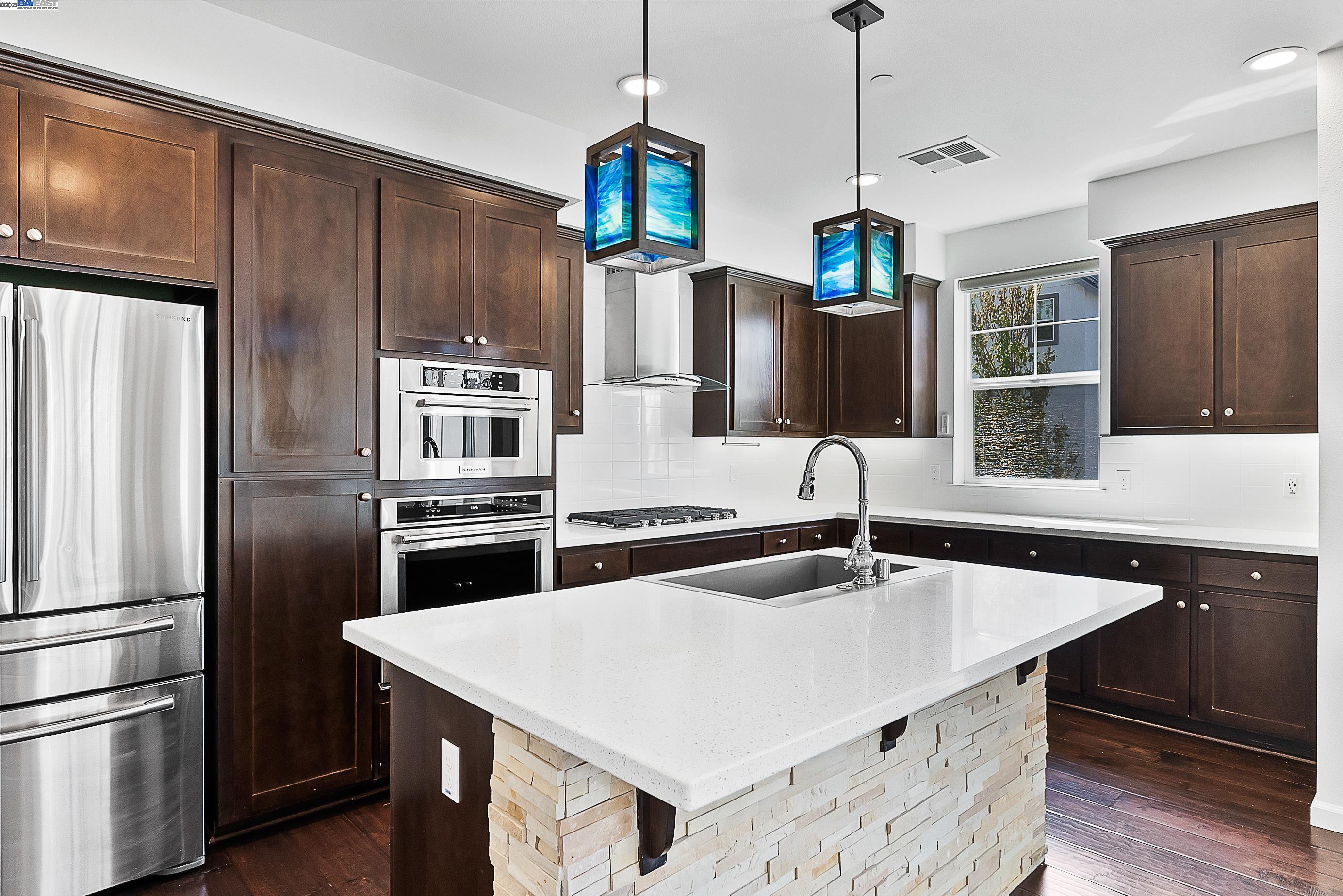 Detail Gallery Image 11 of 30 For 2030 Central Pkwy, Dublin,  CA 94568 - 2 Beds | 2/1 Baths