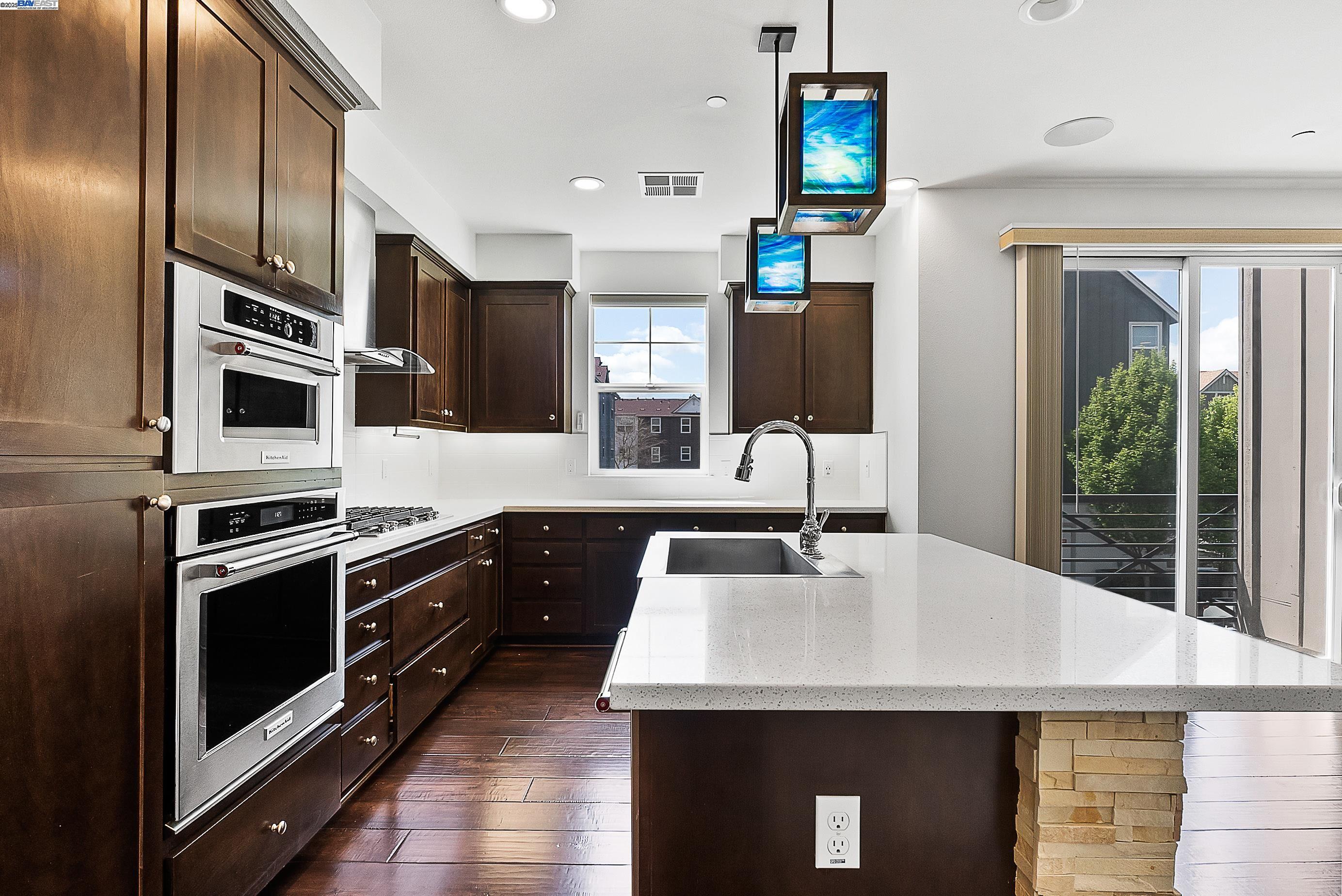 Detail Gallery Image 12 of 30 For 2030 Central Pkwy, Dublin,  CA 94568 - 2 Beds | 2/1 Baths